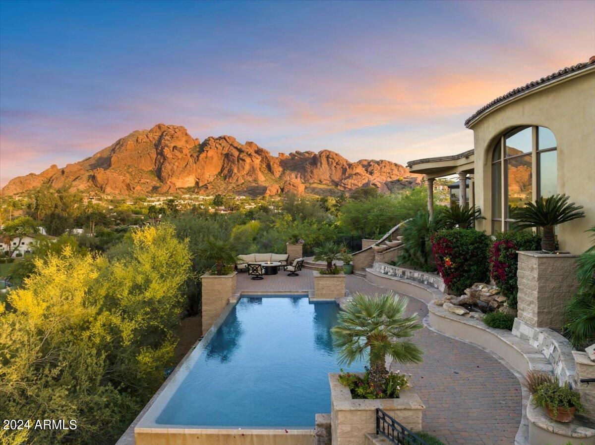 4490 E VALLEY VISTA Lane