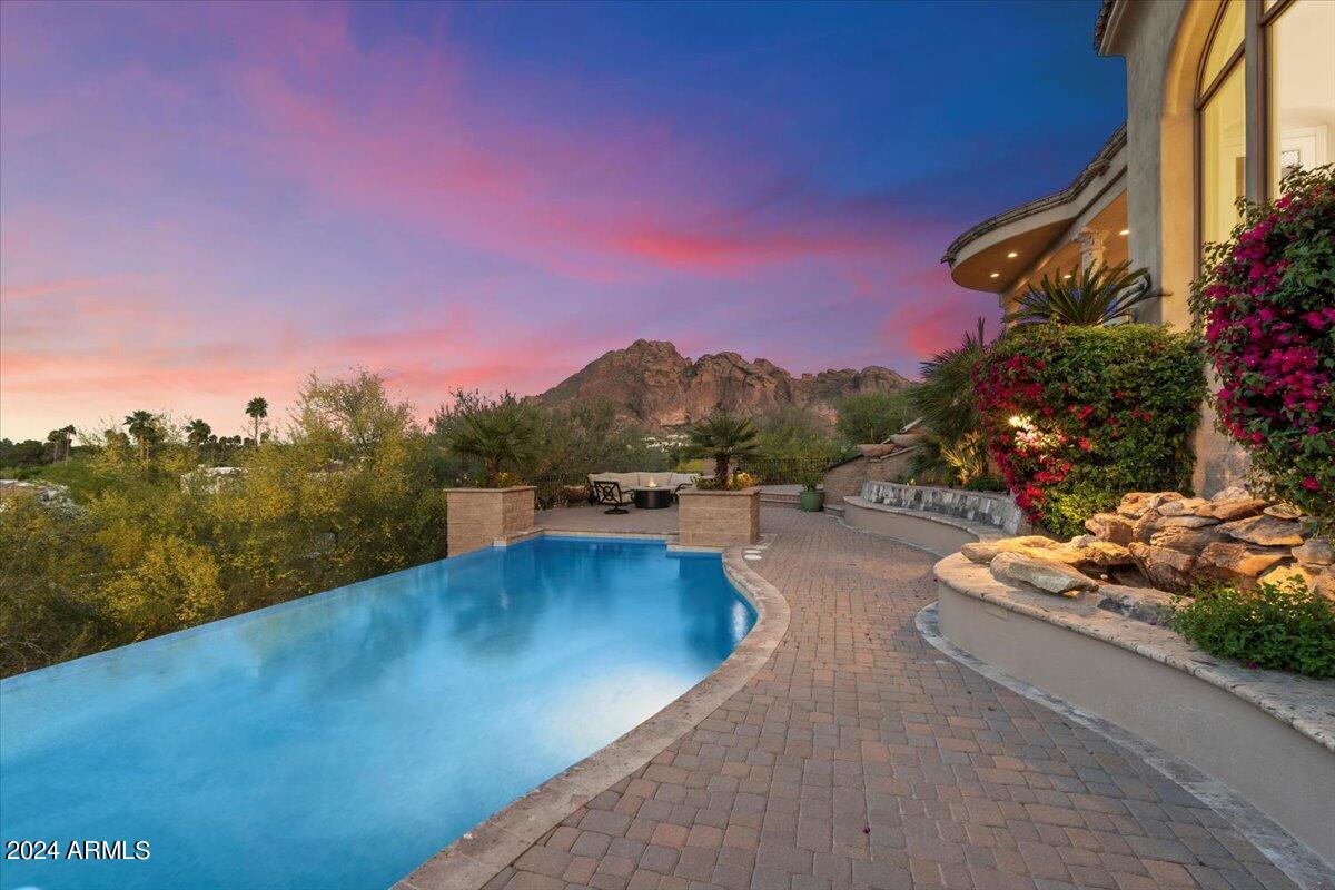 4490 E VALLEY VISTA Lane