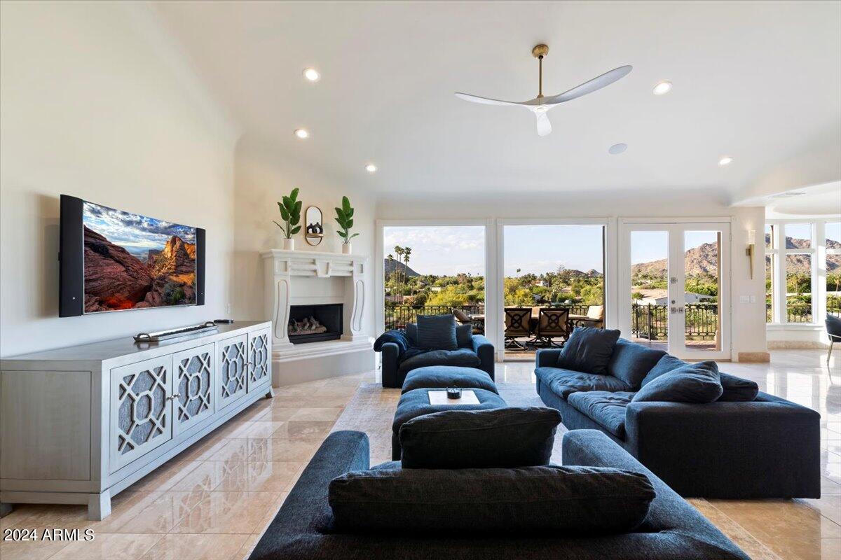 4490 E VALLEY VISTA Lane