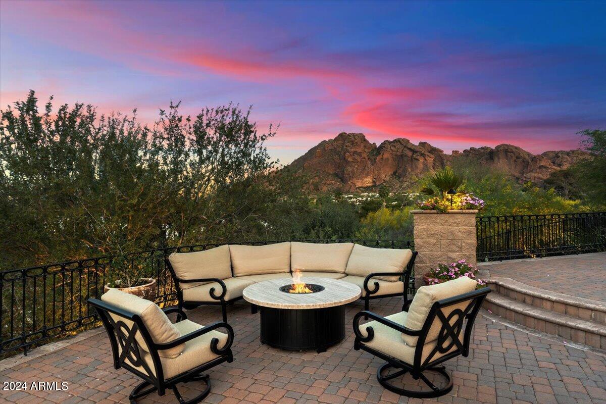 4490 E VALLEY VISTA Lane