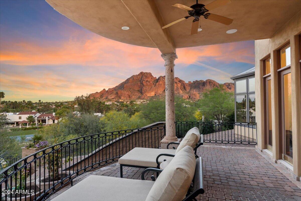 4490 E VALLEY VISTA Lane