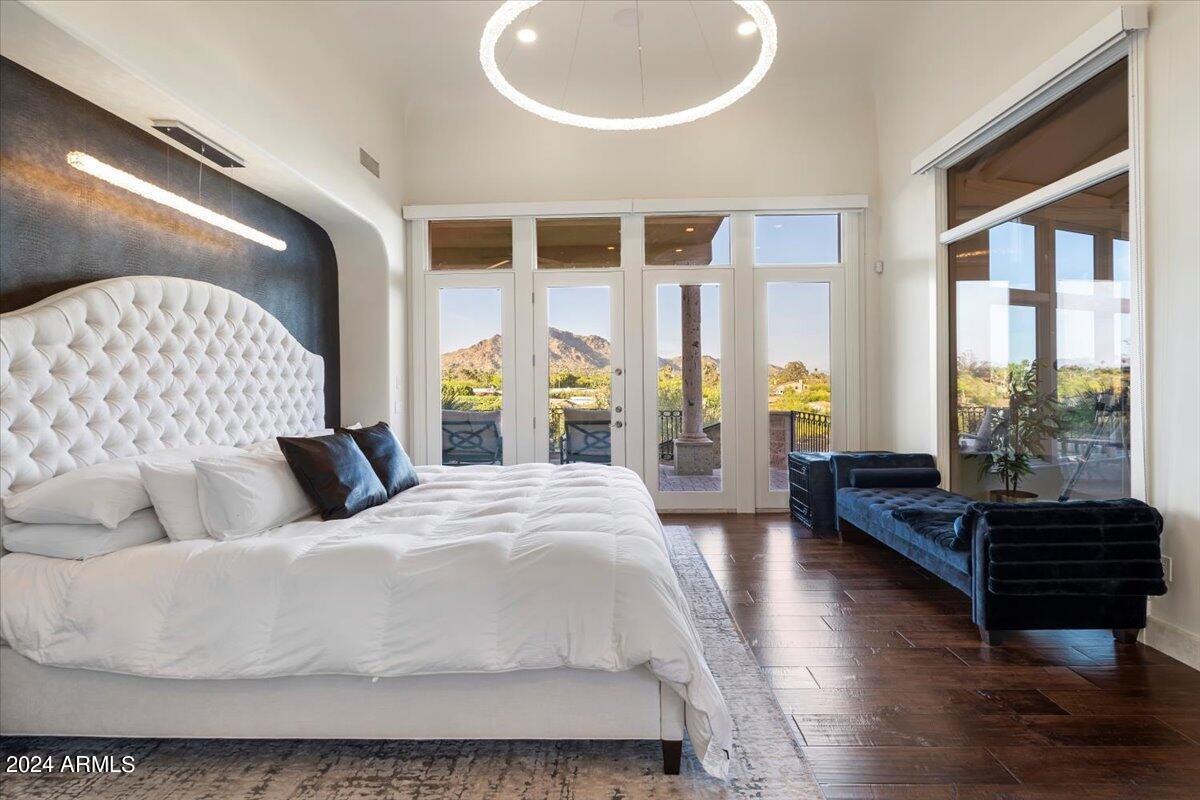 4490 E VALLEY VISTA Lane