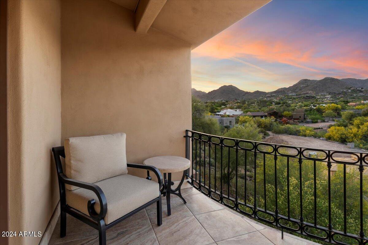 4490 E VALLEY VISTA Lane