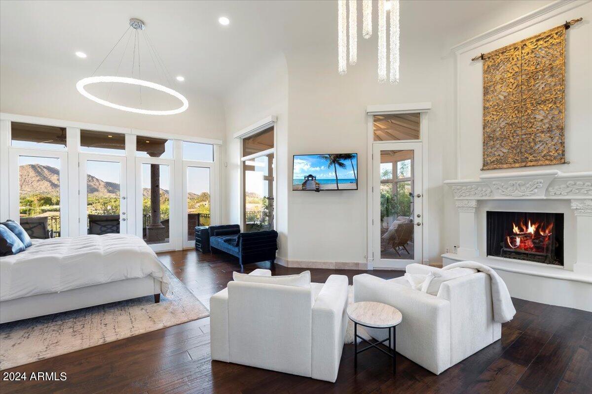 4490 E VALLEY VISTA Lane
