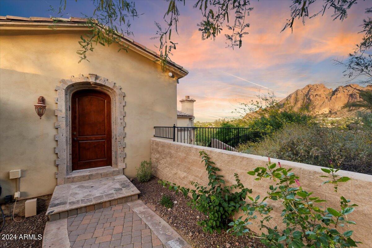 4490 E VALLEY VISTA Lane