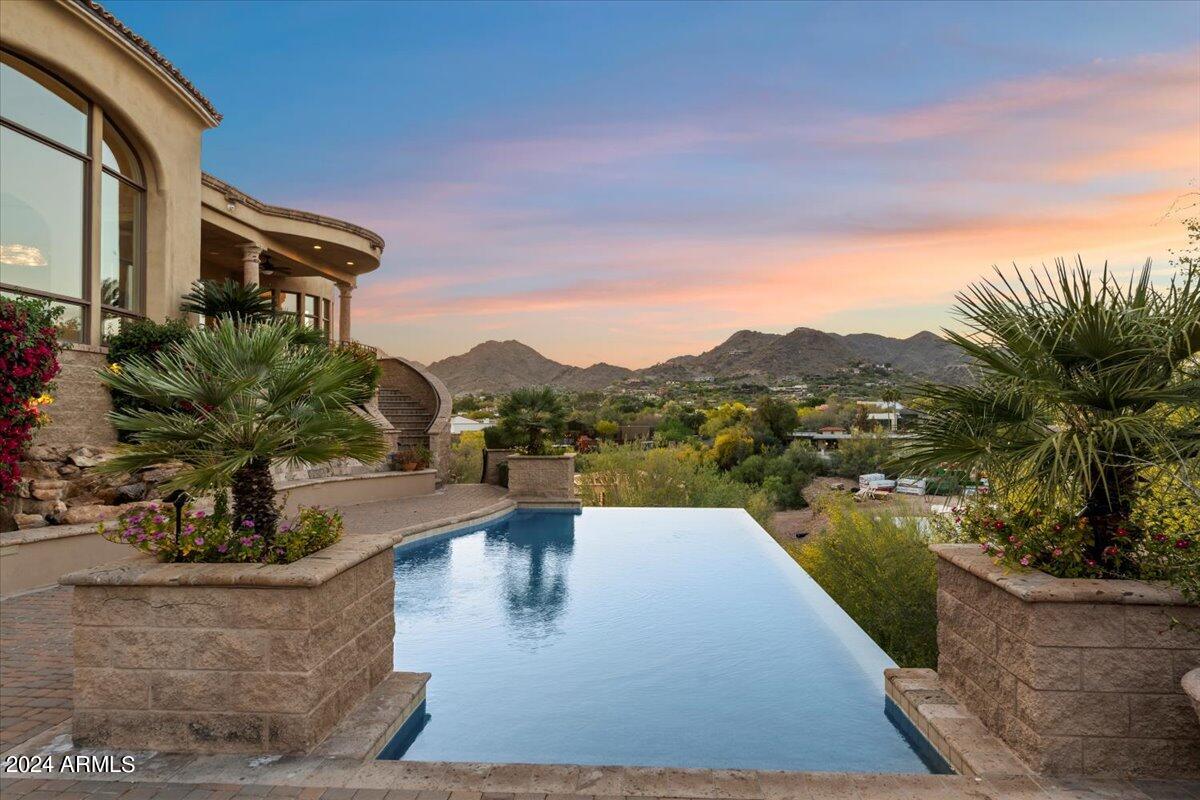 4490 E VALLEY VISTA Lane