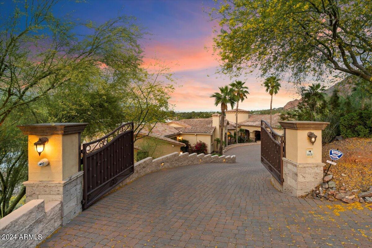 4490 E VALLEY VISTA Lane