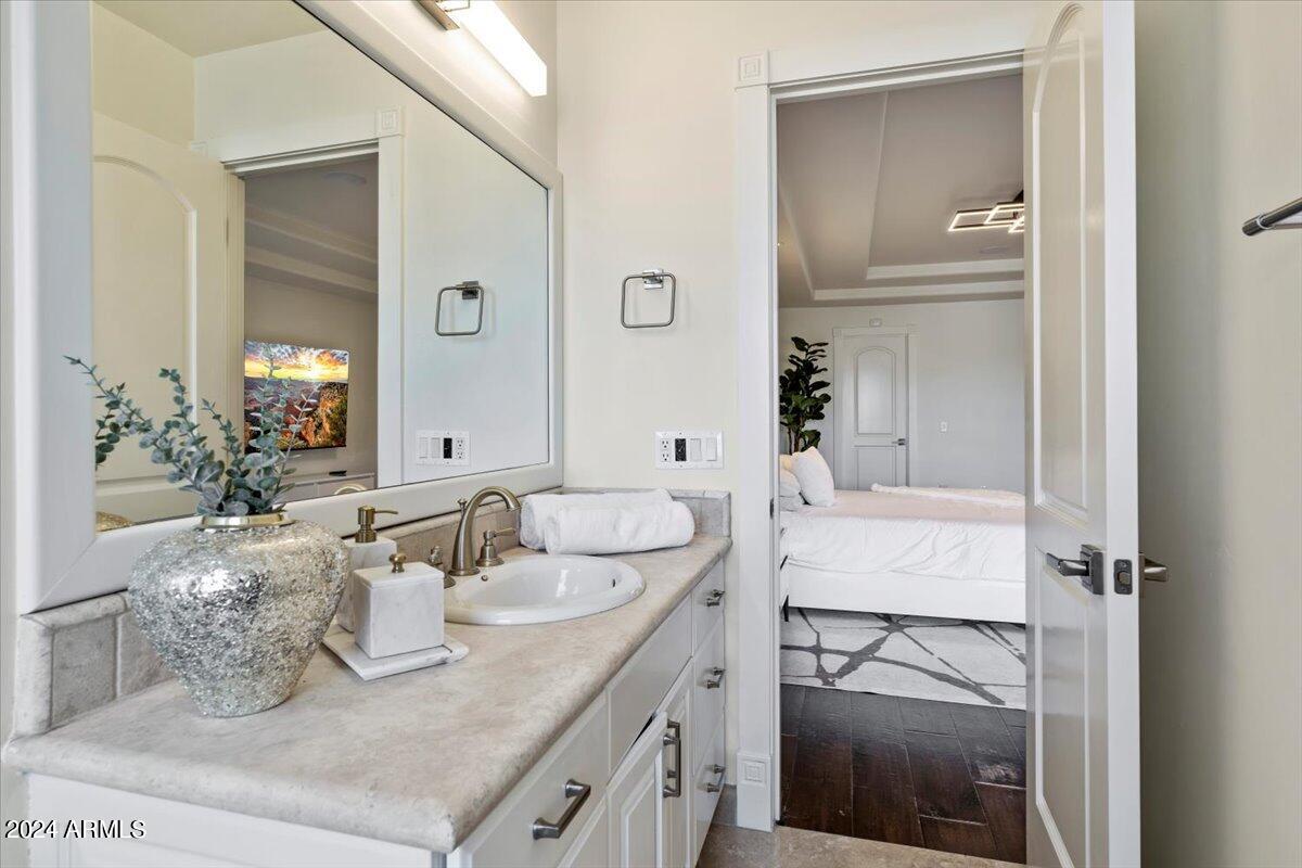 4490 E VALLEY VISTA Lane