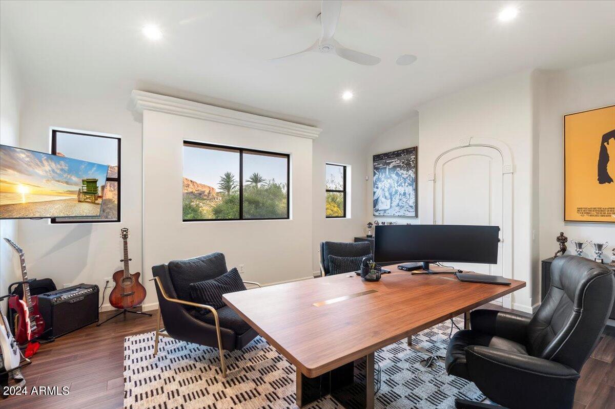 4490 E VALLEY VISTA Lane