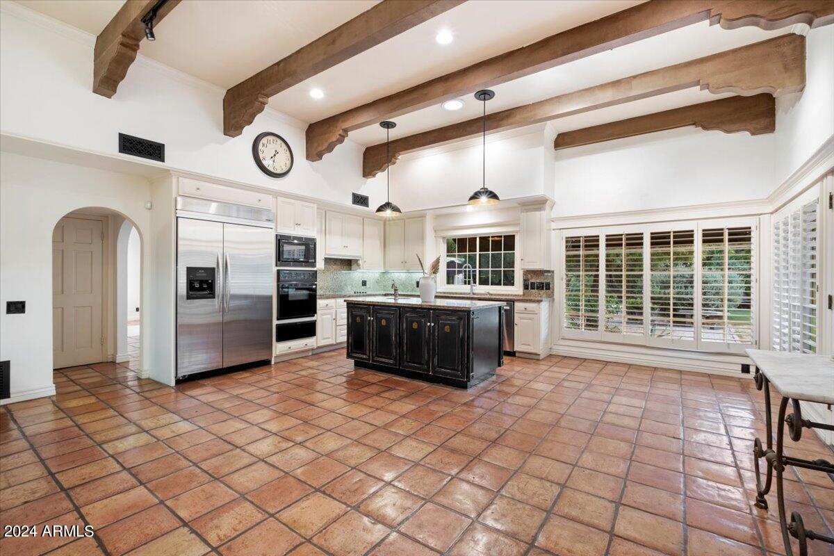 8712 N 68TH Street
