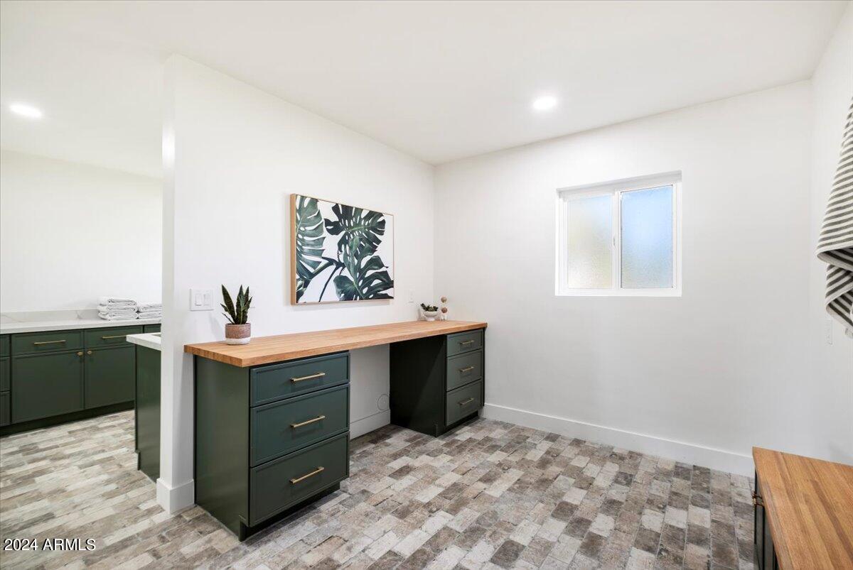 5558 E Lafayette Boulevard