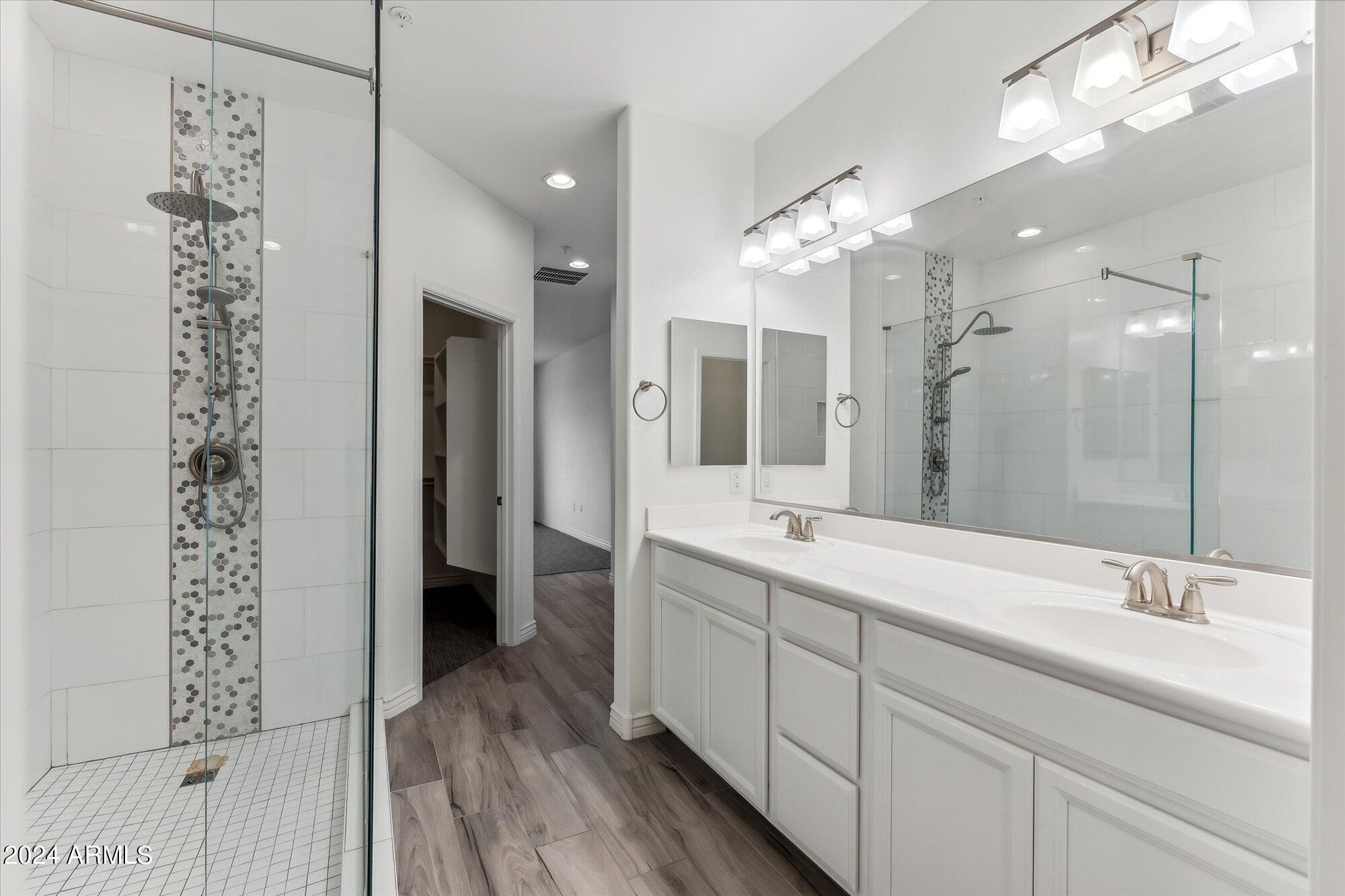2425 W BRONCO BUTTE Trail # 2017