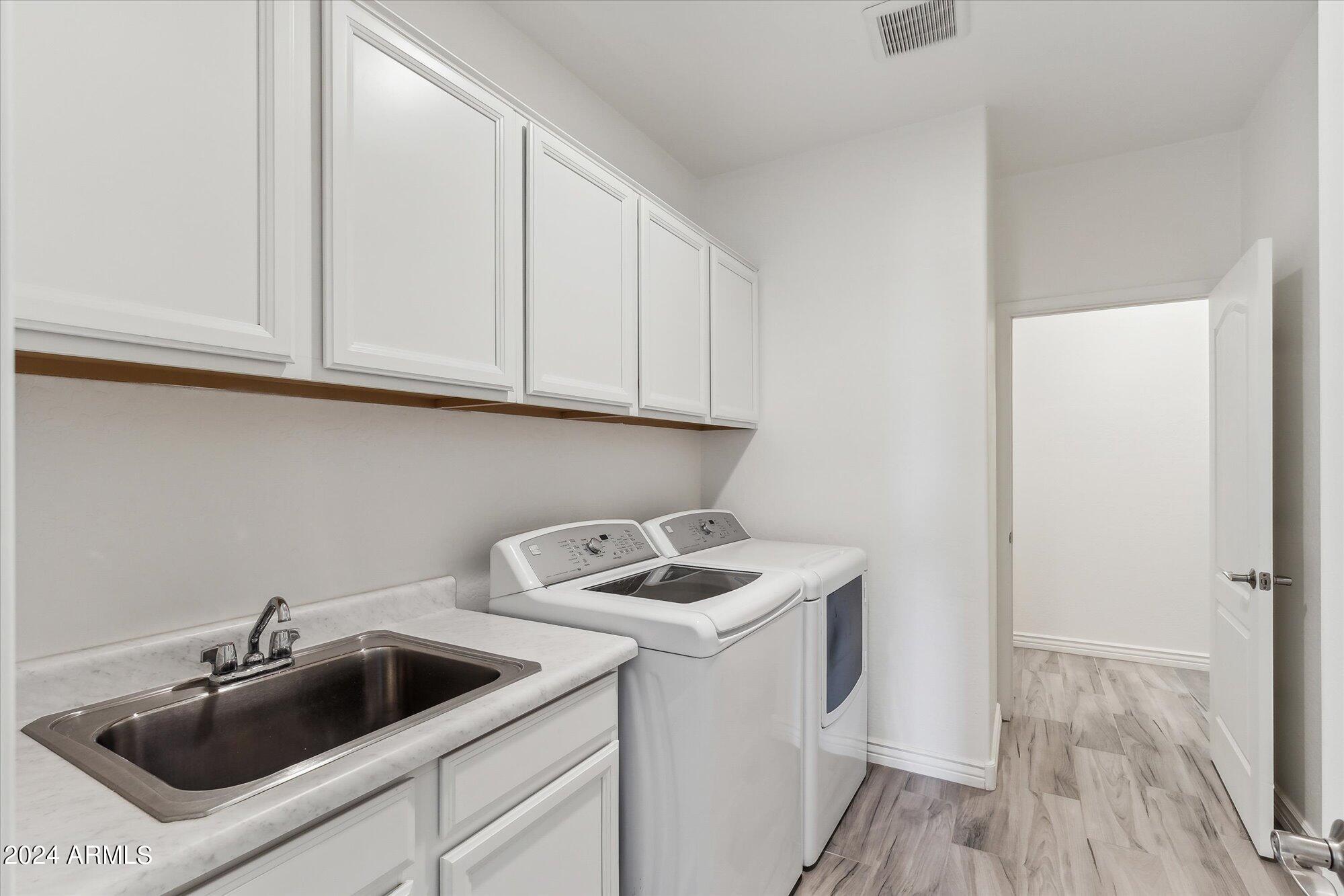 2425 W BRONCO BUTTE Trail # 2017