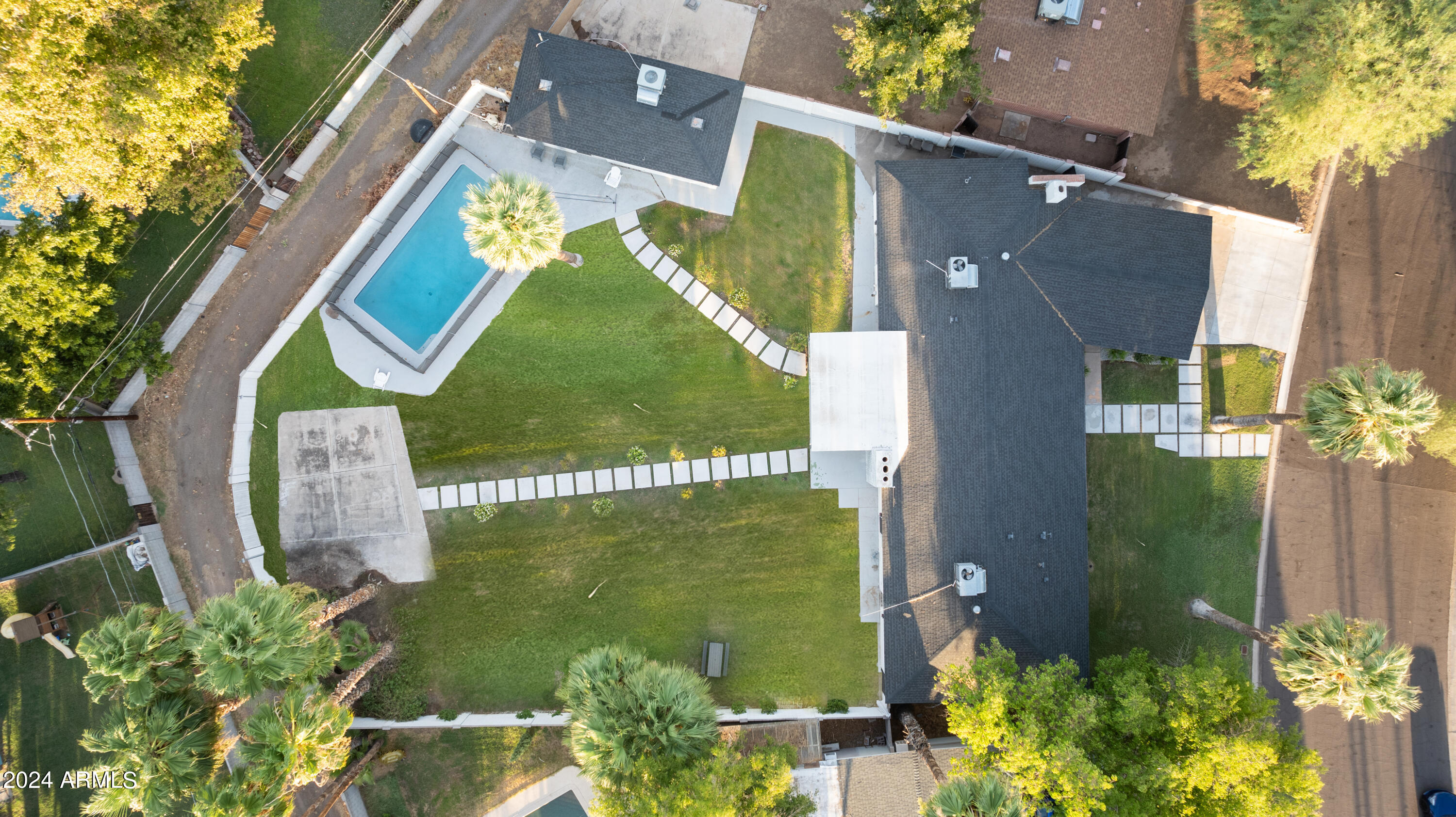 1312 W BERRIDGE Lane