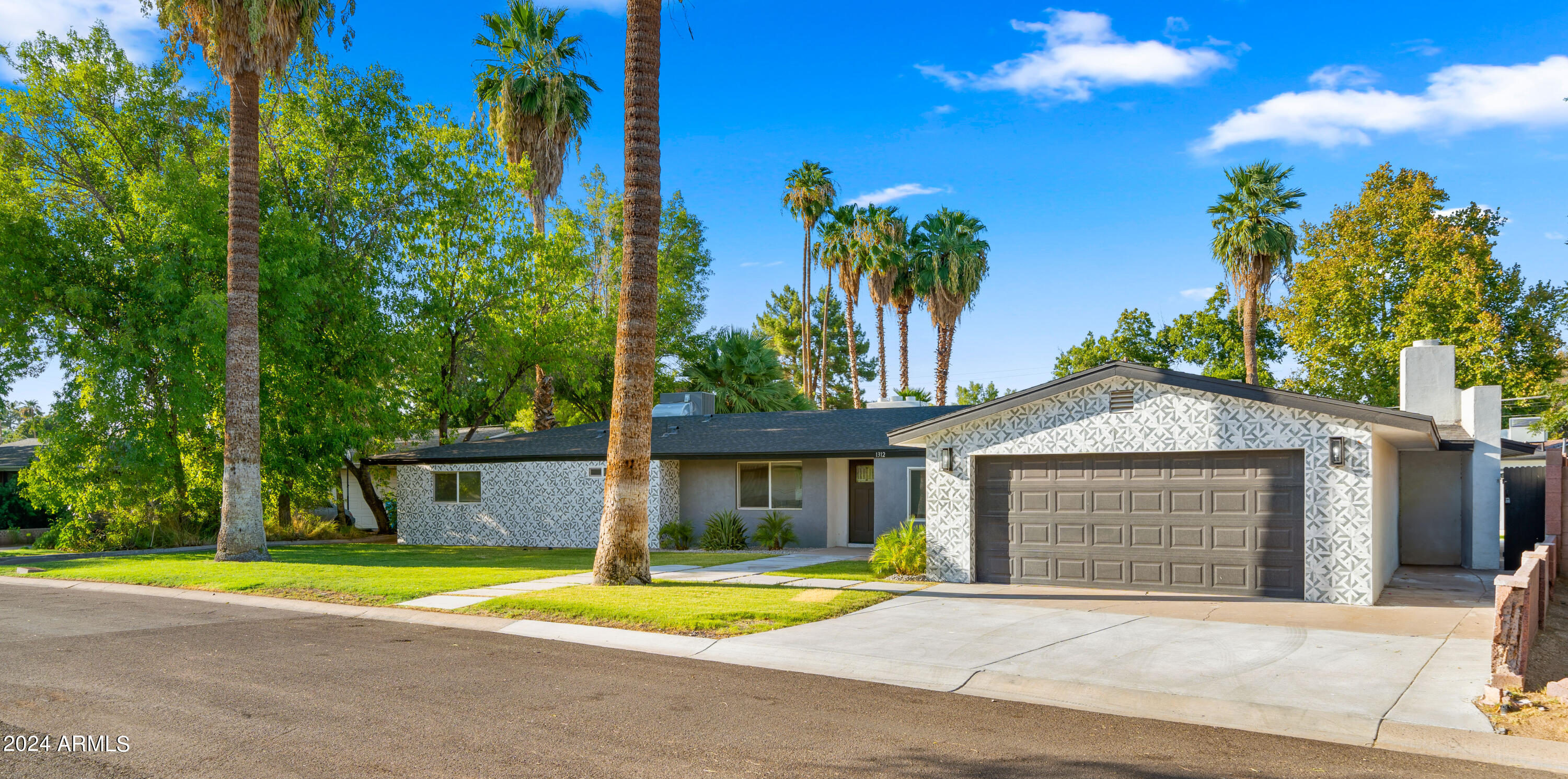 1312 W BERRIDGE Lane