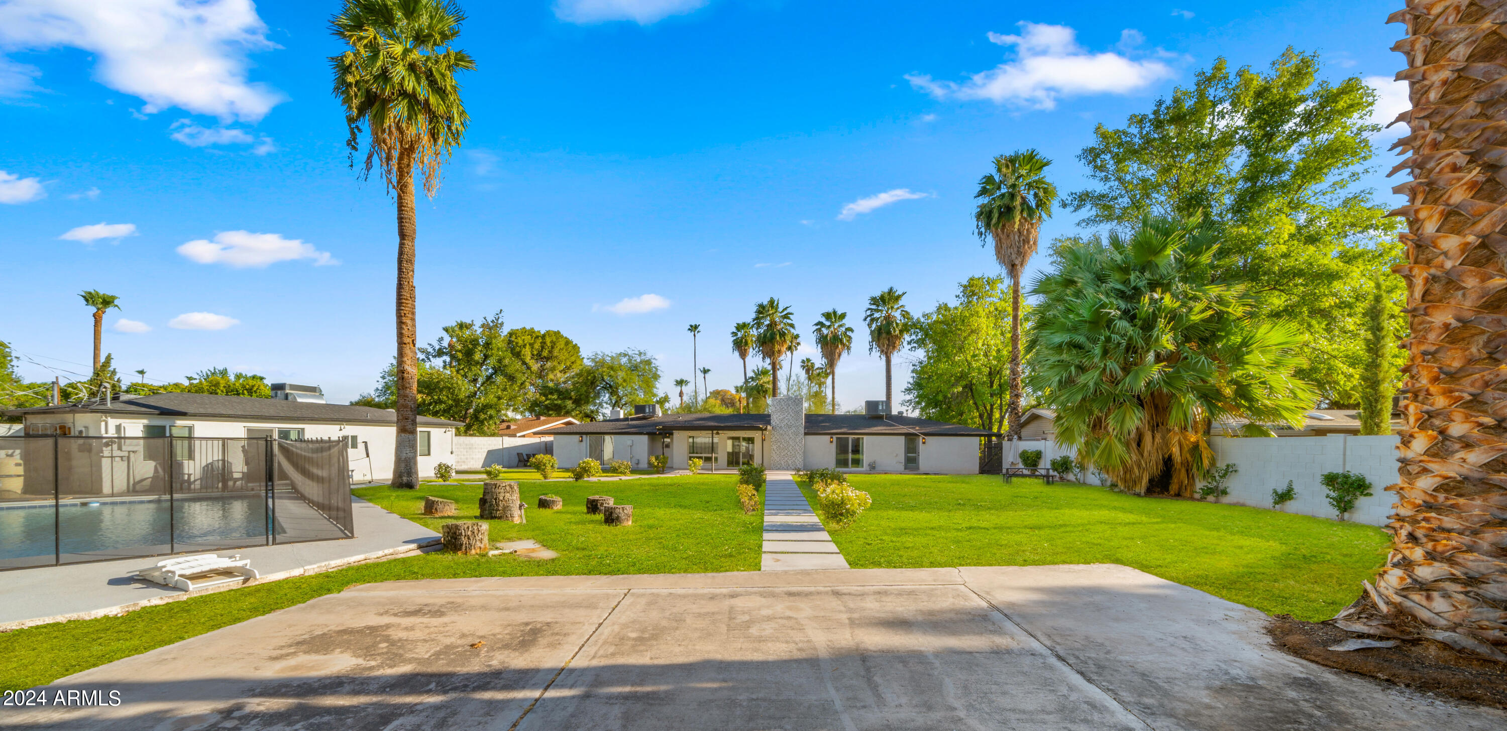 1312 W BERRIDGE Lane