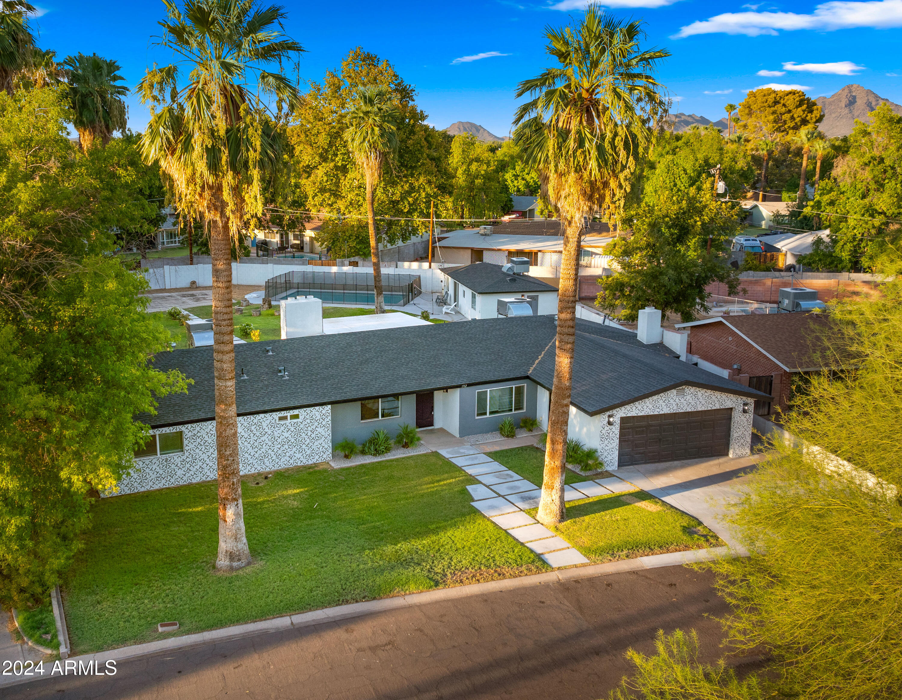 1312 W BERRIDGE Lane