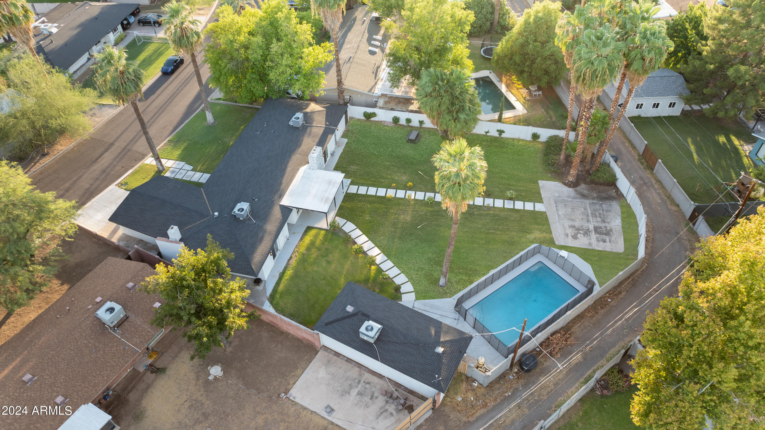 1312 W BERRIDGE Lane