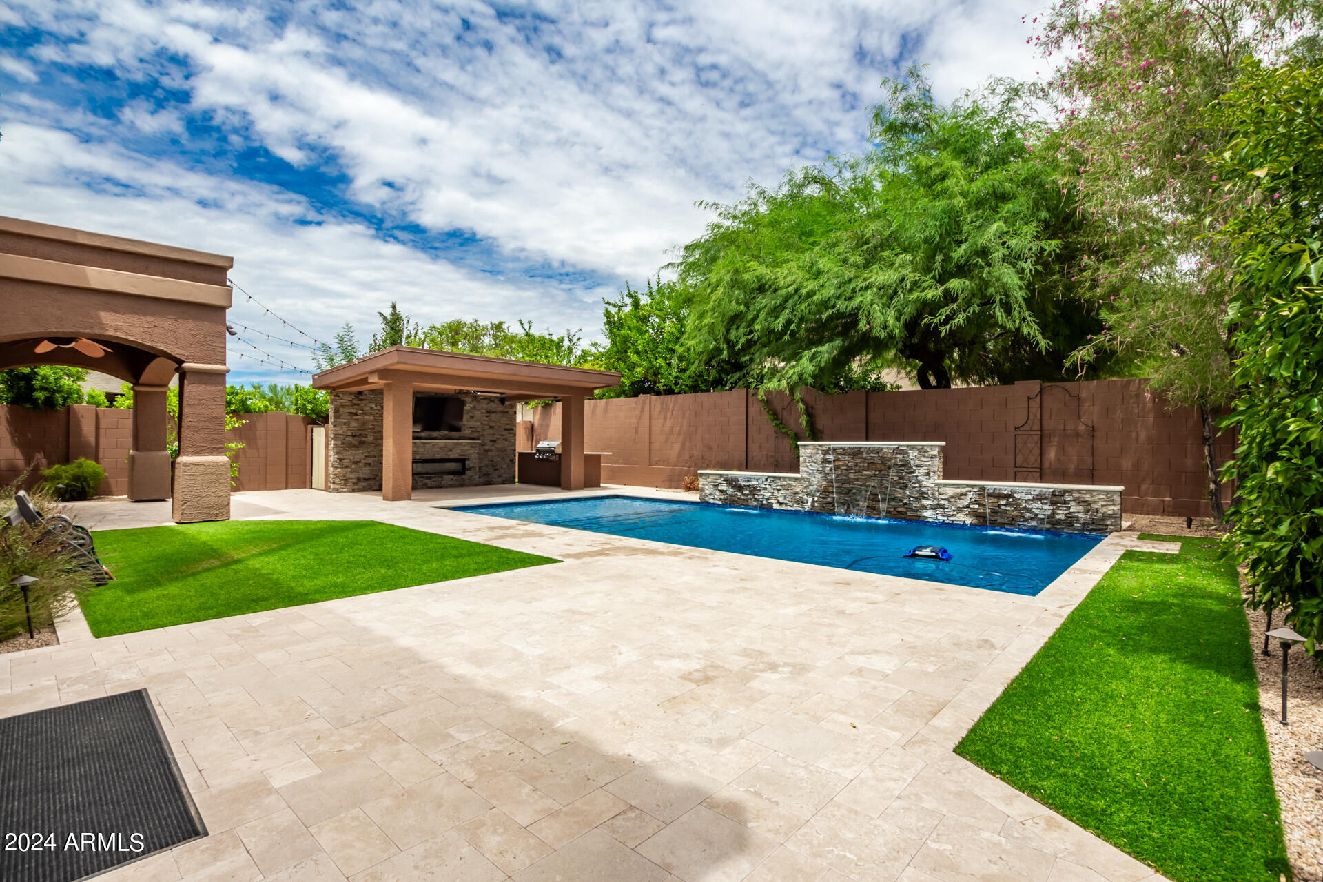 3658 E LOS GATOS Drive