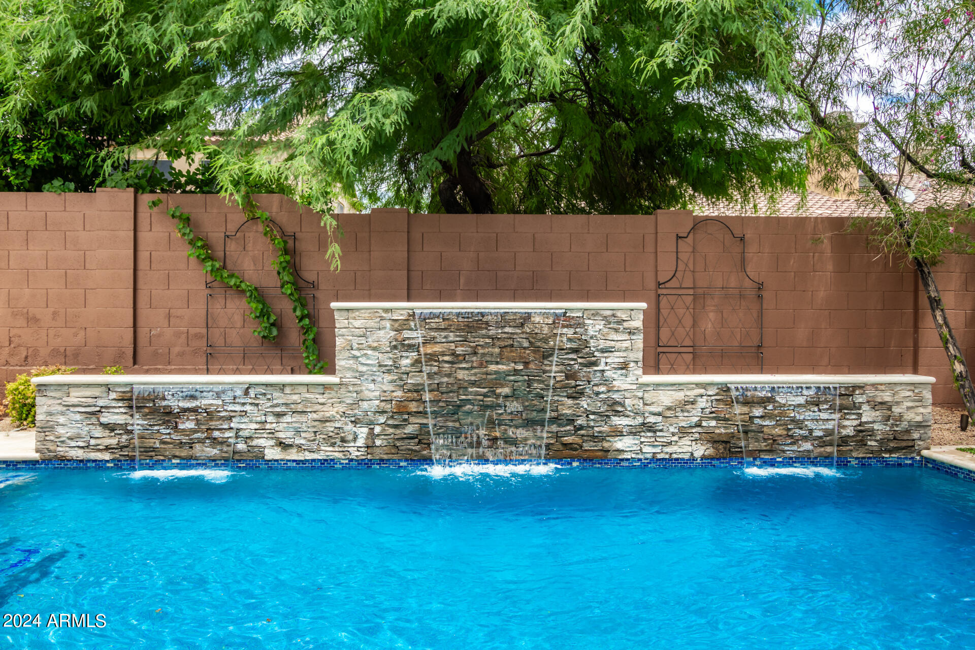 3658 E LOS GATOS Drive