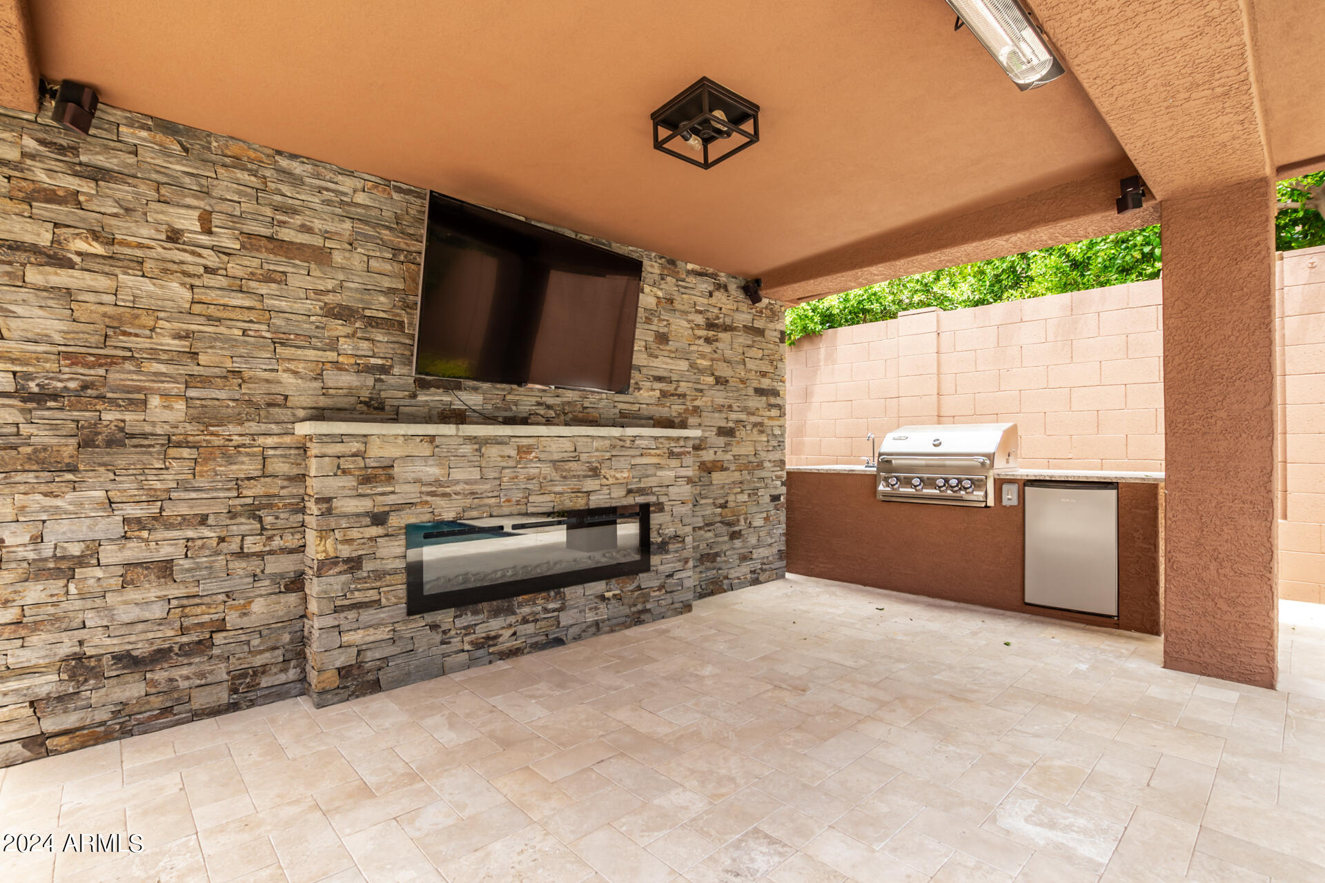 3658 E LOS GATOS Drive