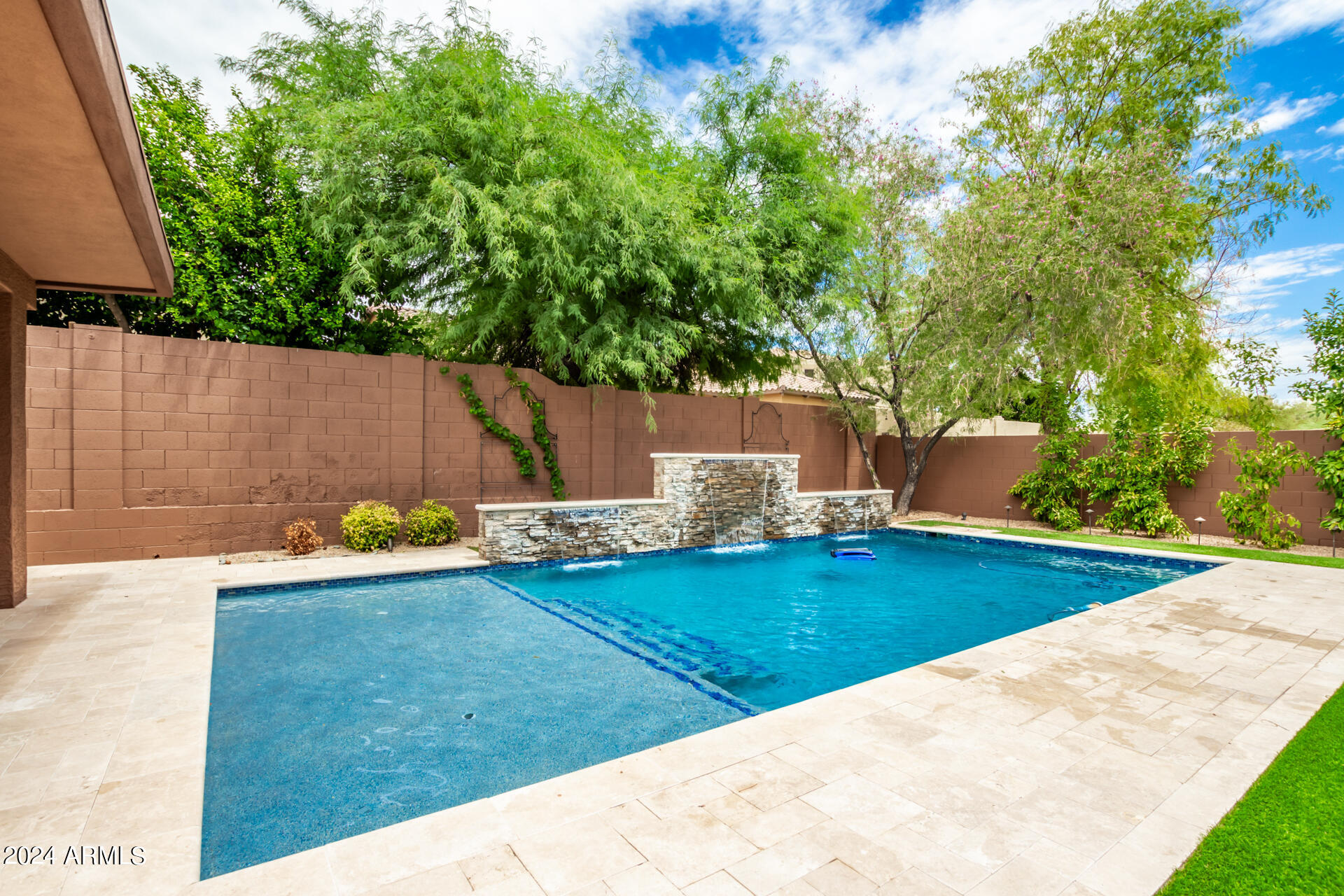 3658 E LOS GATOS Drive