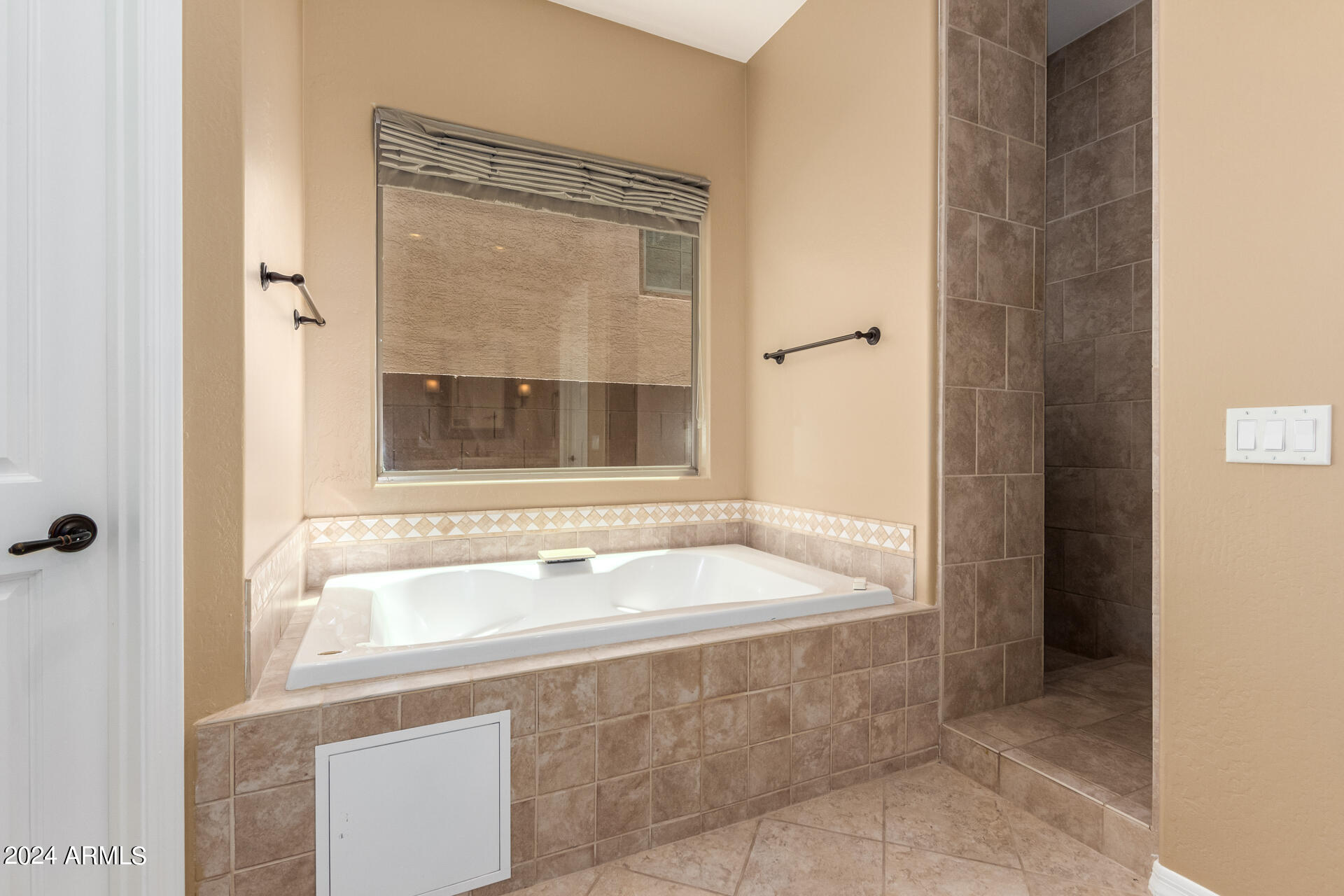 3658 E LOS GATOS Drive