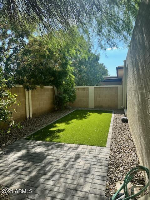 8645 E MONTEROSA Avenue