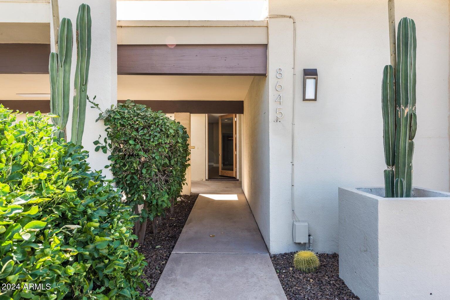 8645 E MONTEROSA Avenue