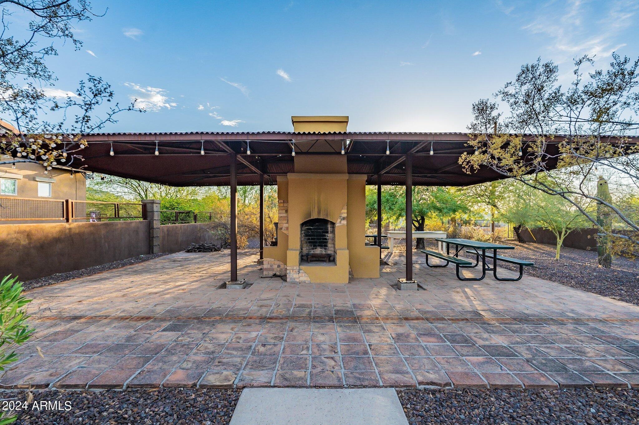 2310 E WINSTON Drive