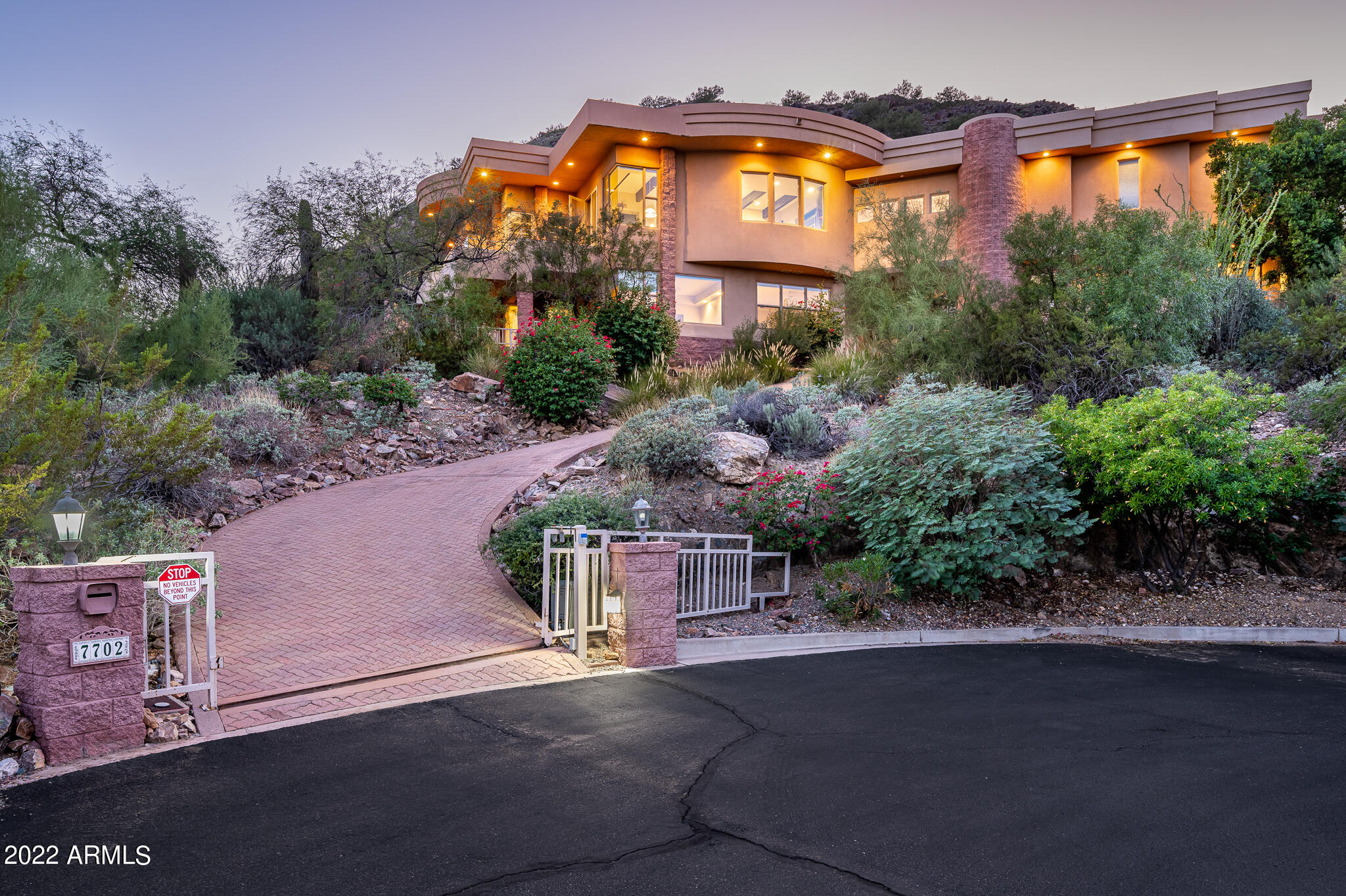 7702 N MOONLIGHT Lane