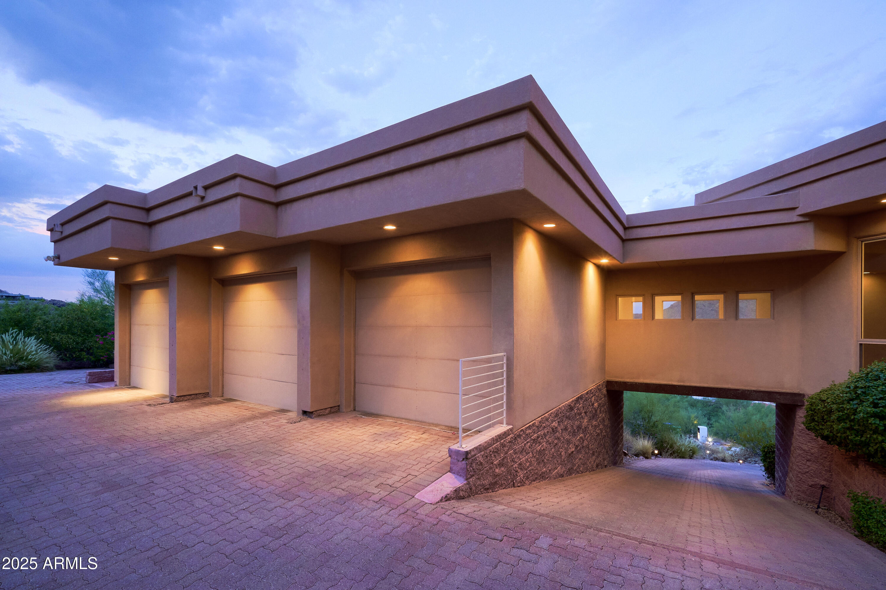 7702 N MOONLIGHT Lane