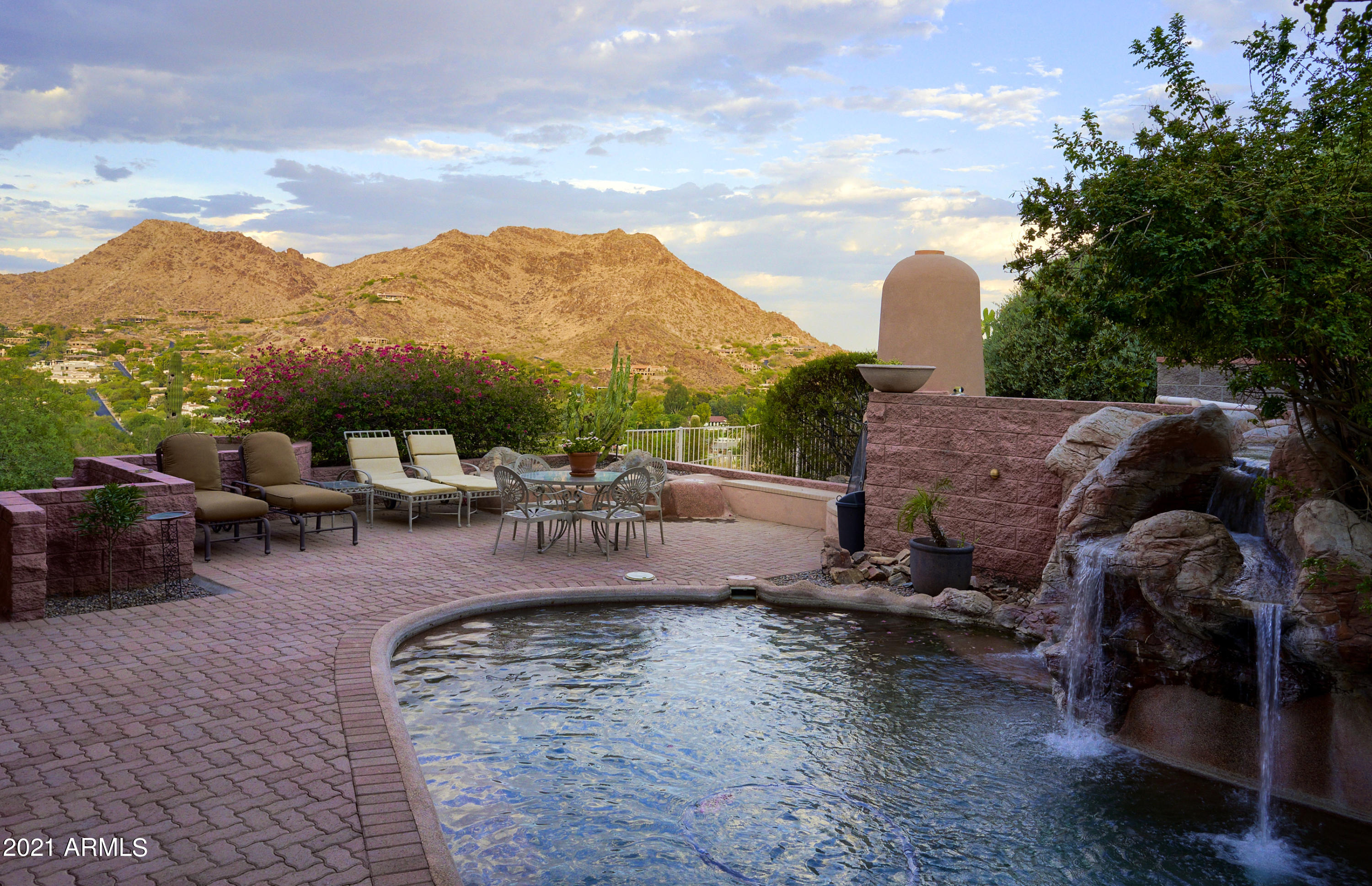 7702 N MOONLIGHT Lane