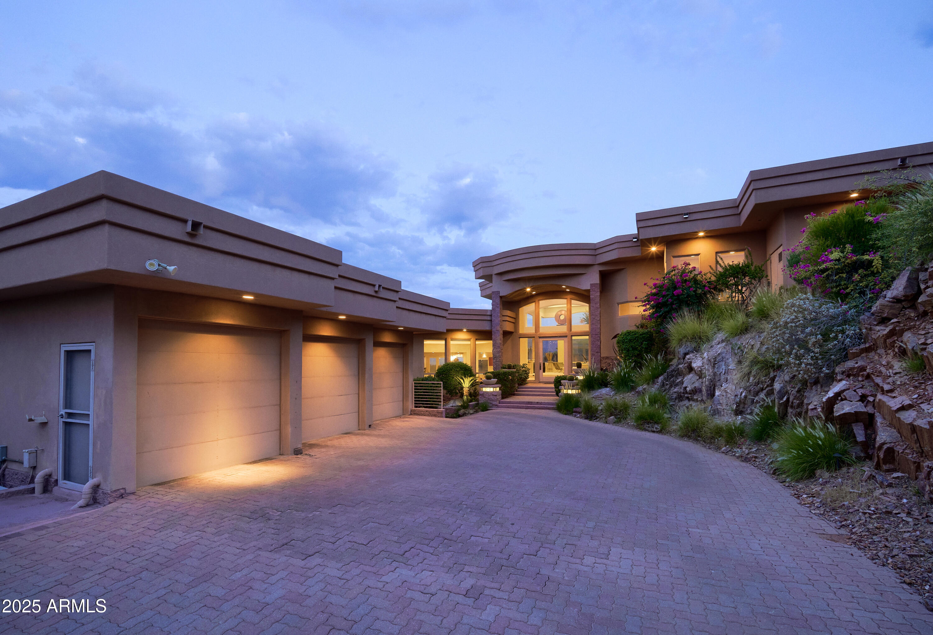 7702 N MOONLIGHT Lane
