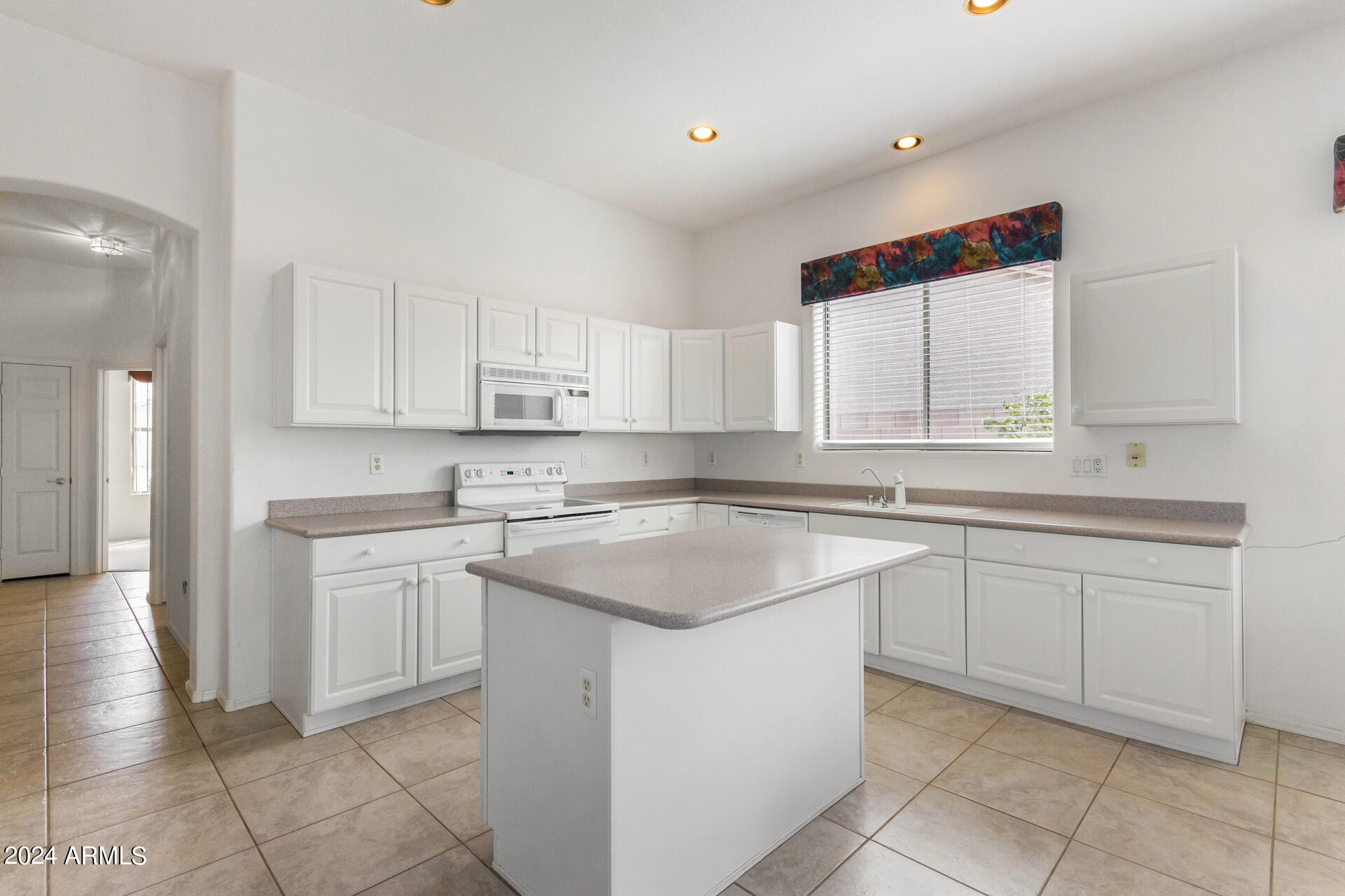1112 E WINGED FOOT Drive