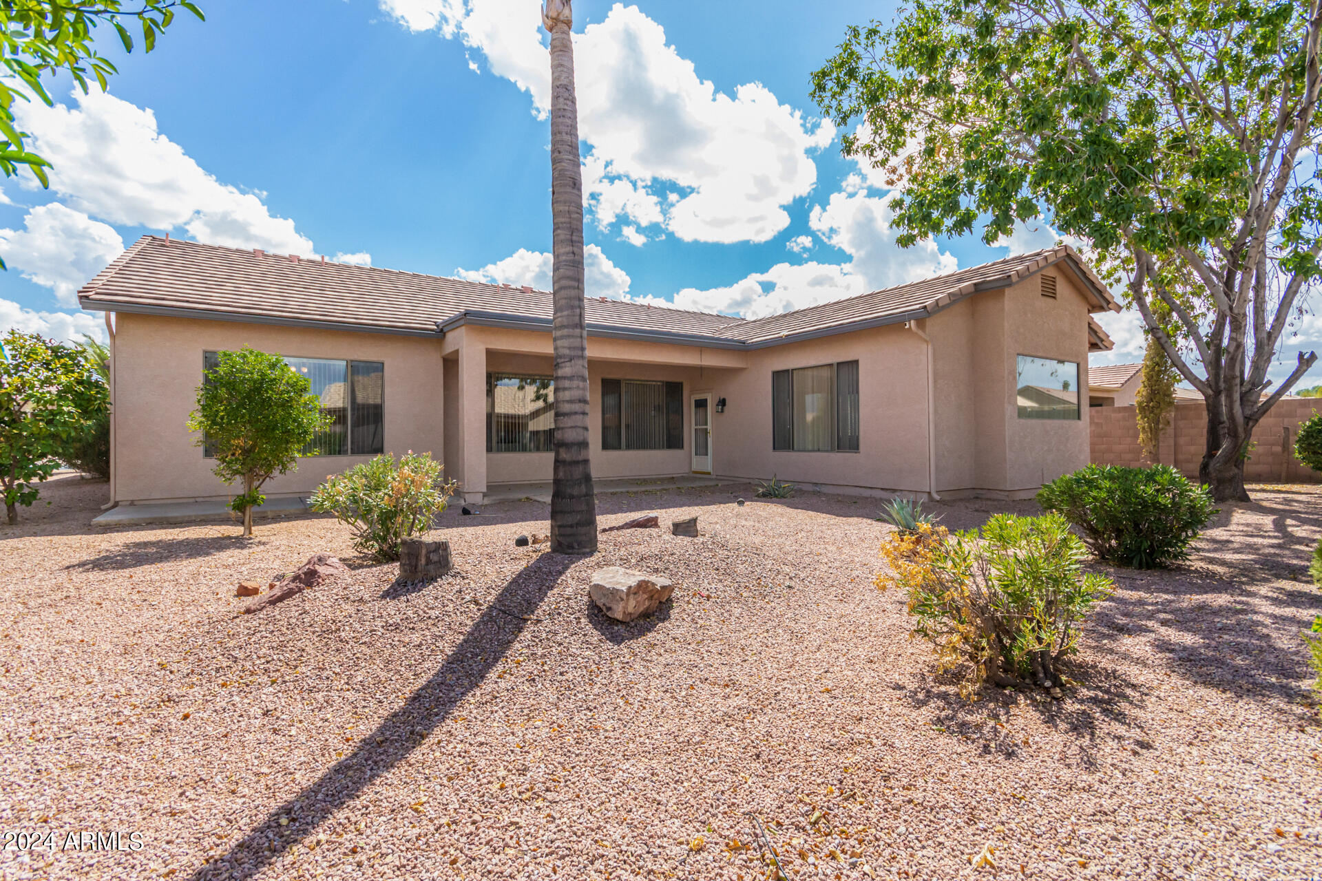 1112 E WINGED FOOT Drive