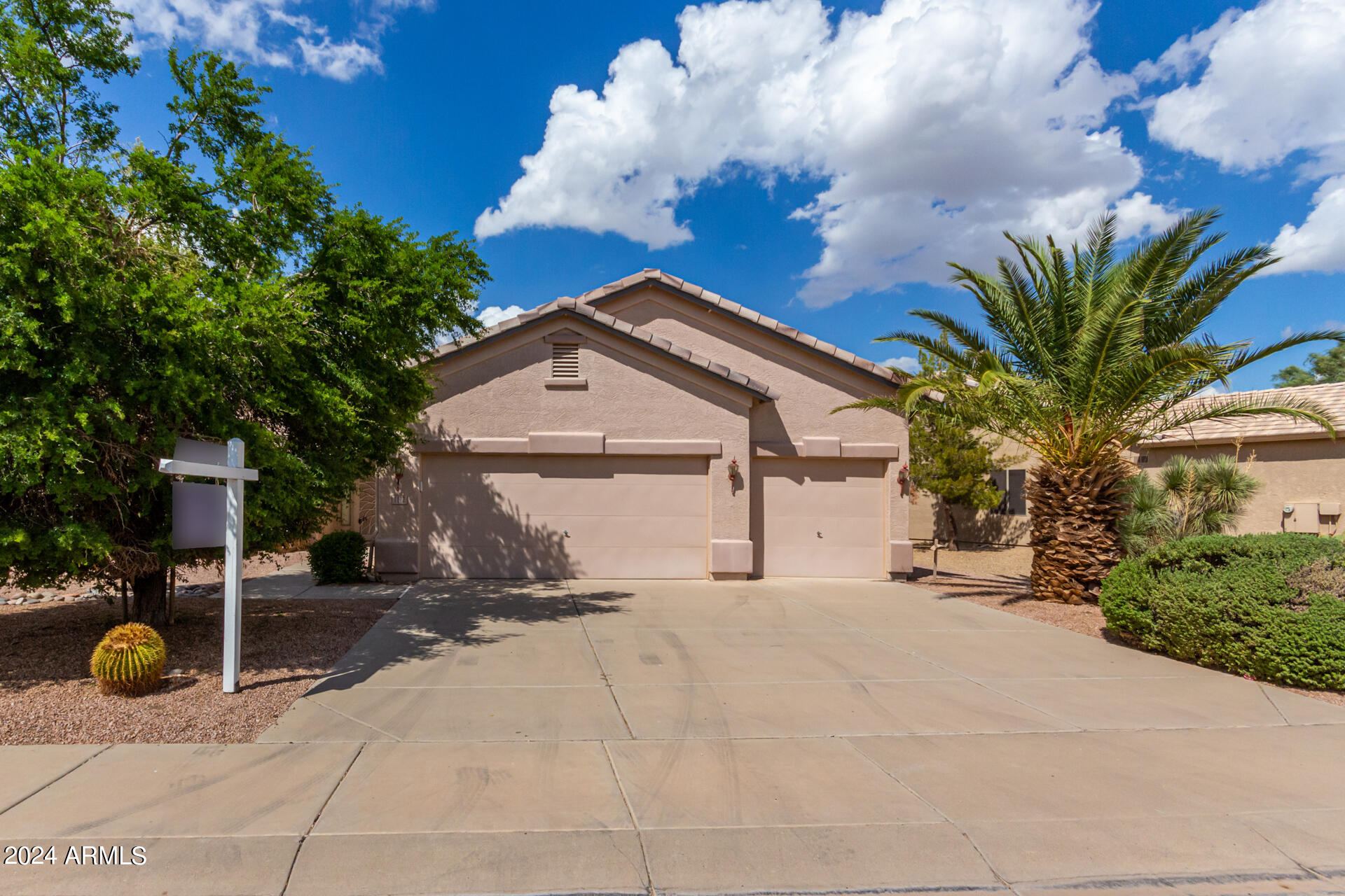 1112 E WINGED FOOT Drive