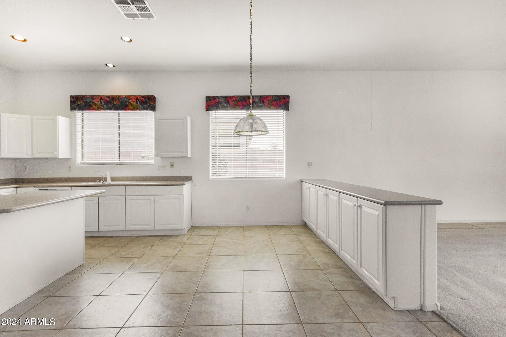 1112 E WINGED FOOT Drive