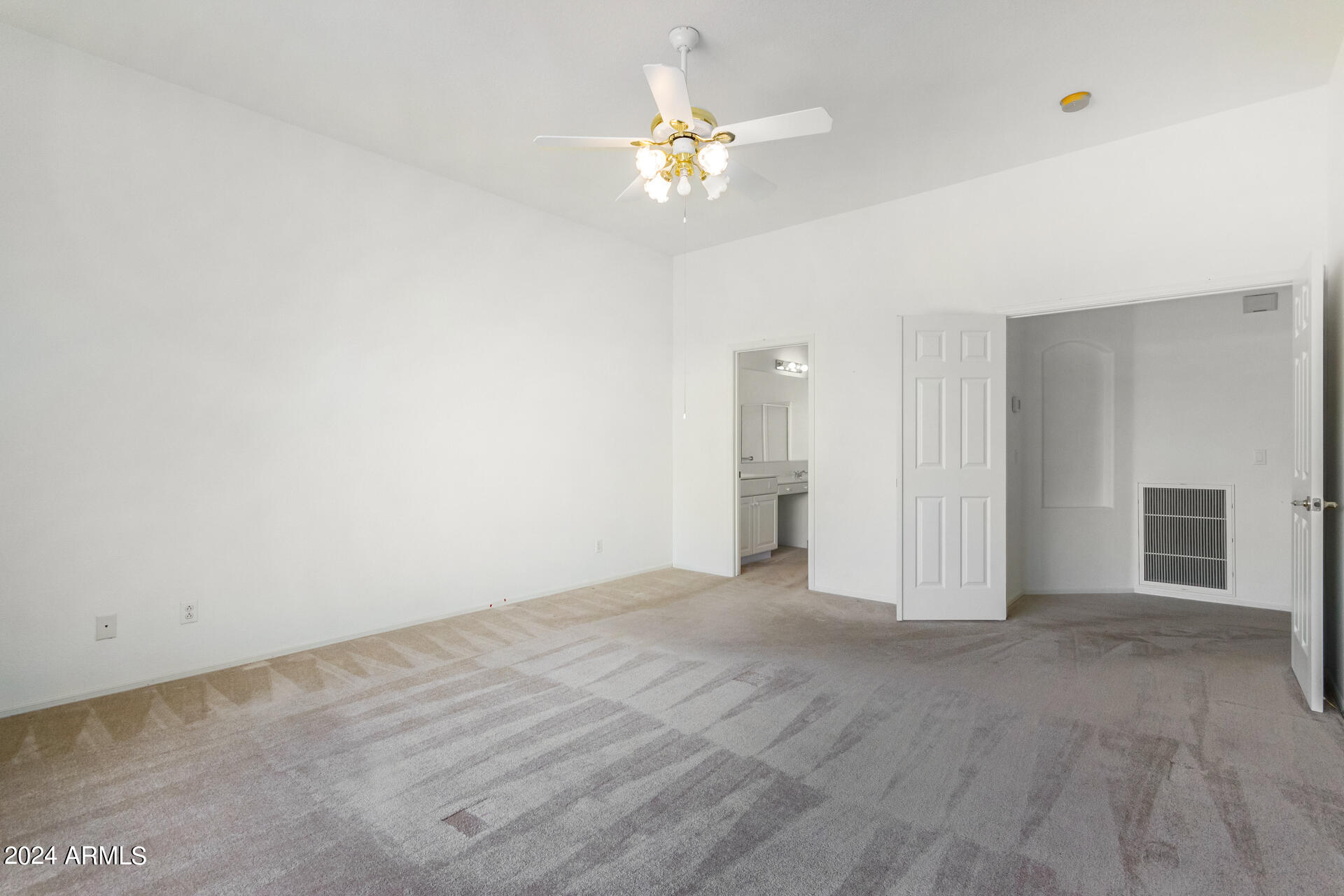 1112 E WINGED FOOT Drive