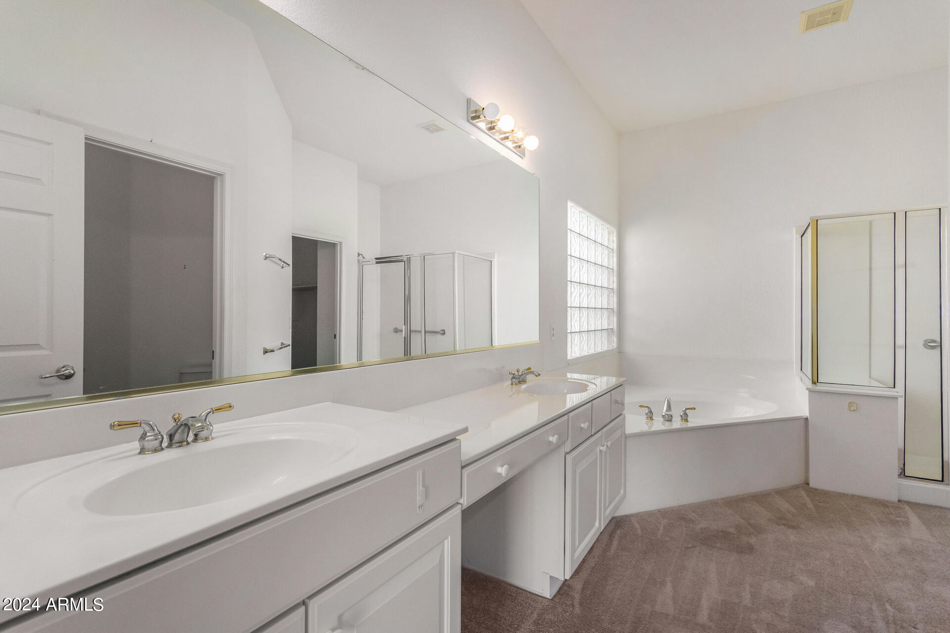1112 E WINGED FOOT Drive