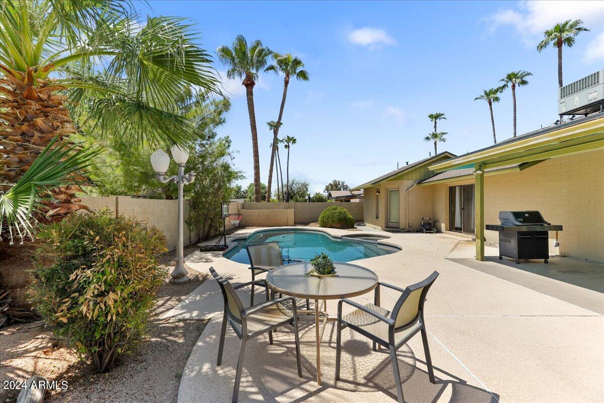 4417 E ACOMA Drive