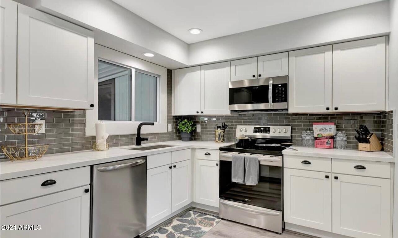 8707 E VALLEY VISTA Drive