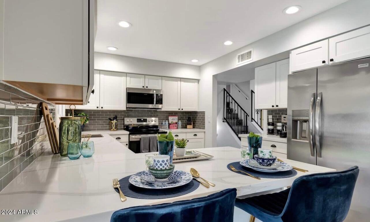 8707 E VALLEY VISTA Drive