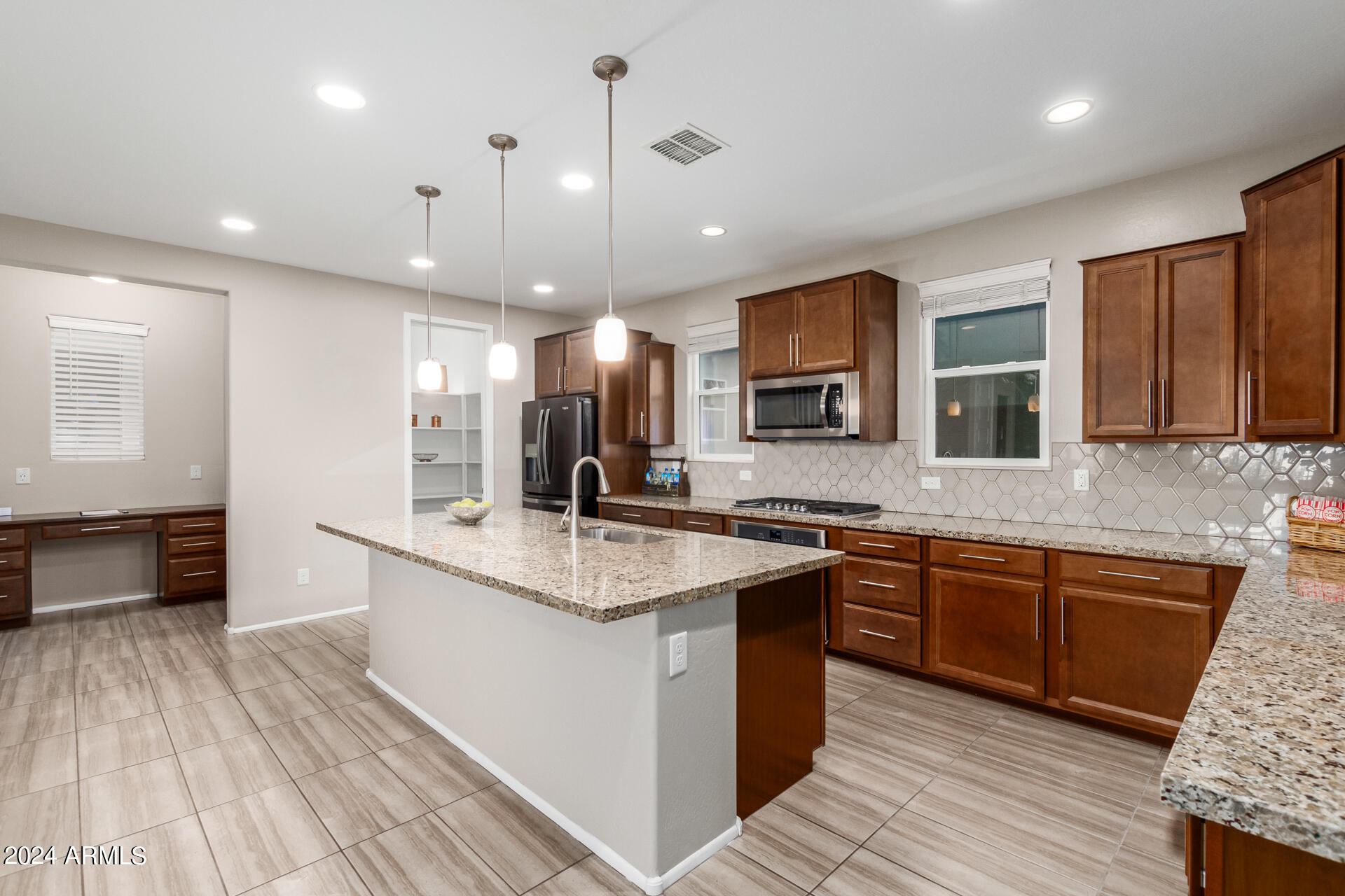 7038 W CARTER Drive