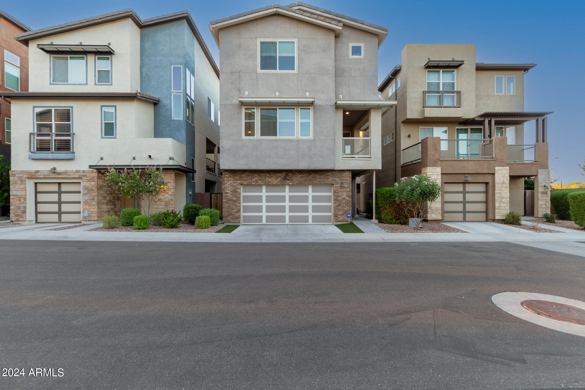 7038 W CARTER Drive