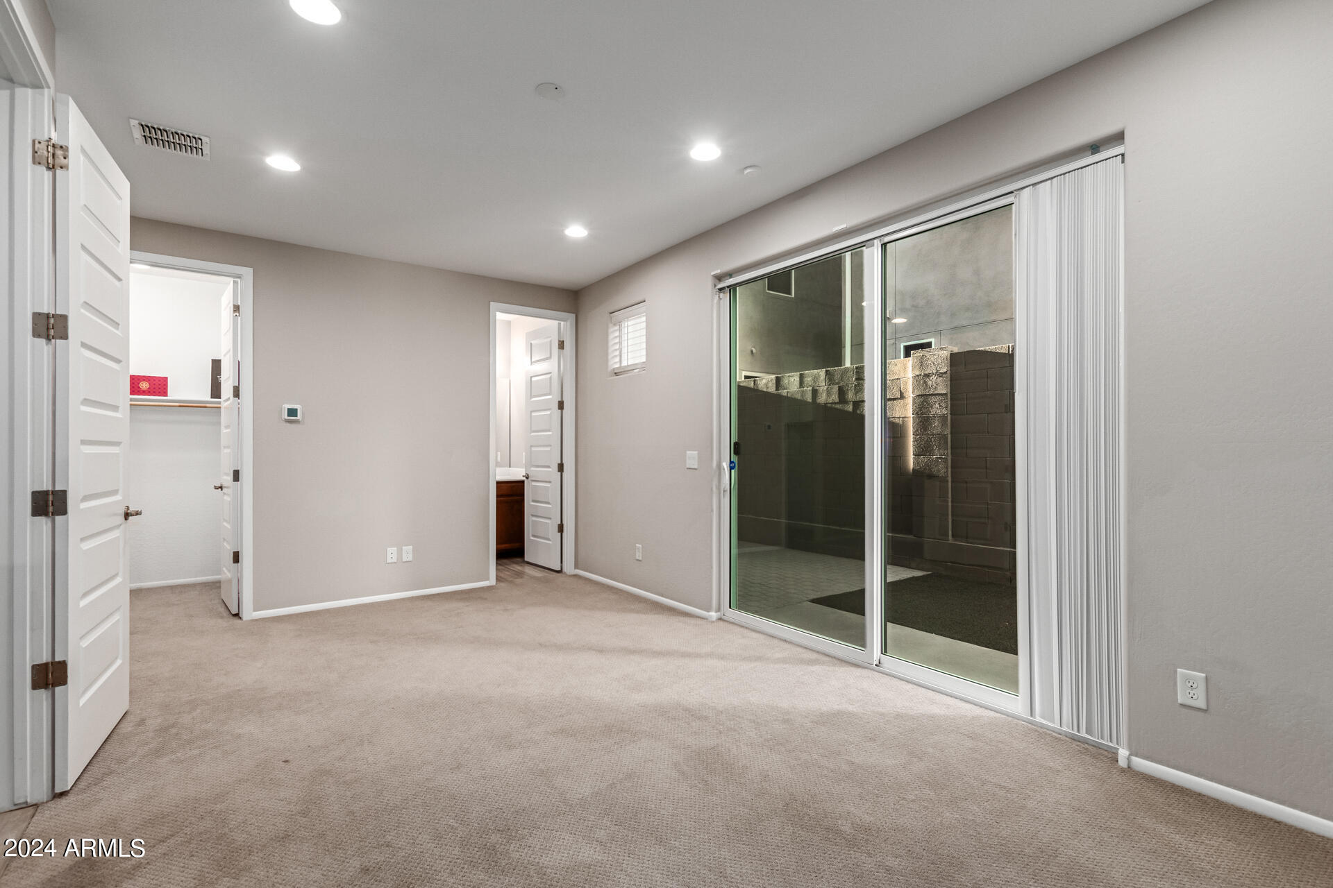 7038 W CARTER Drive