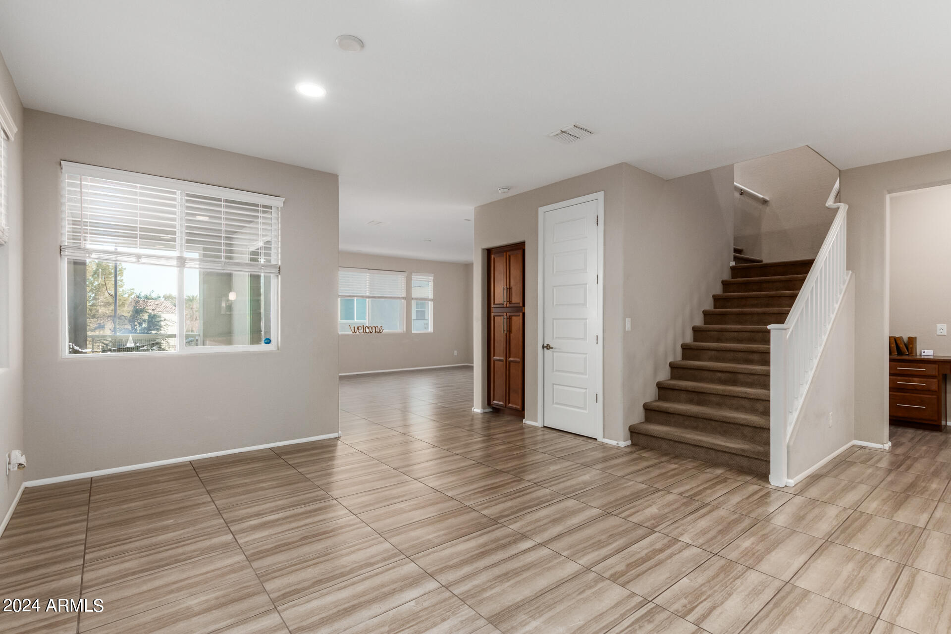 7038 W CARTER Drive