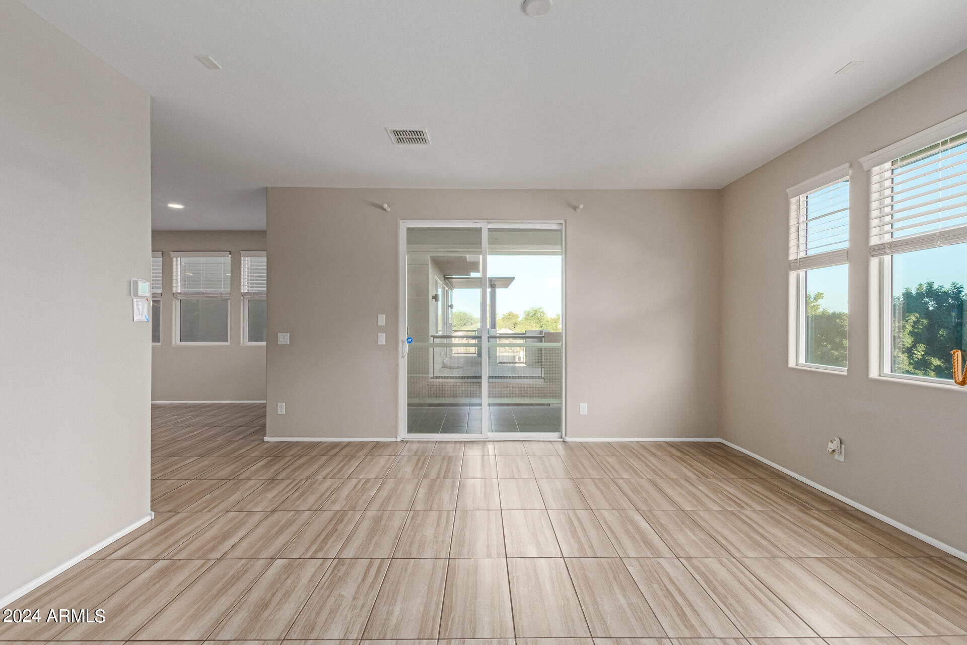 7038 W CARTER Drive