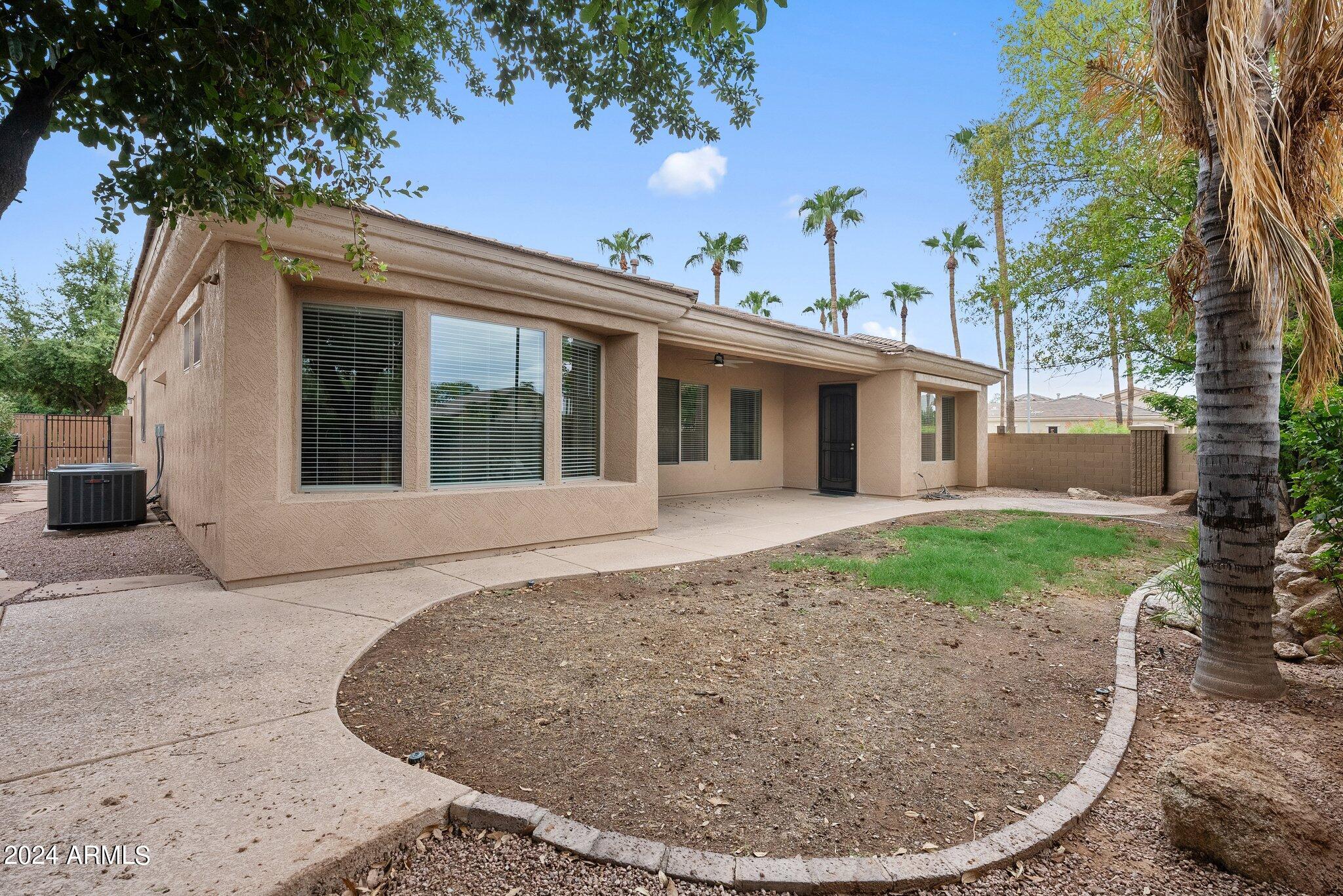 3262 E Oriole Way