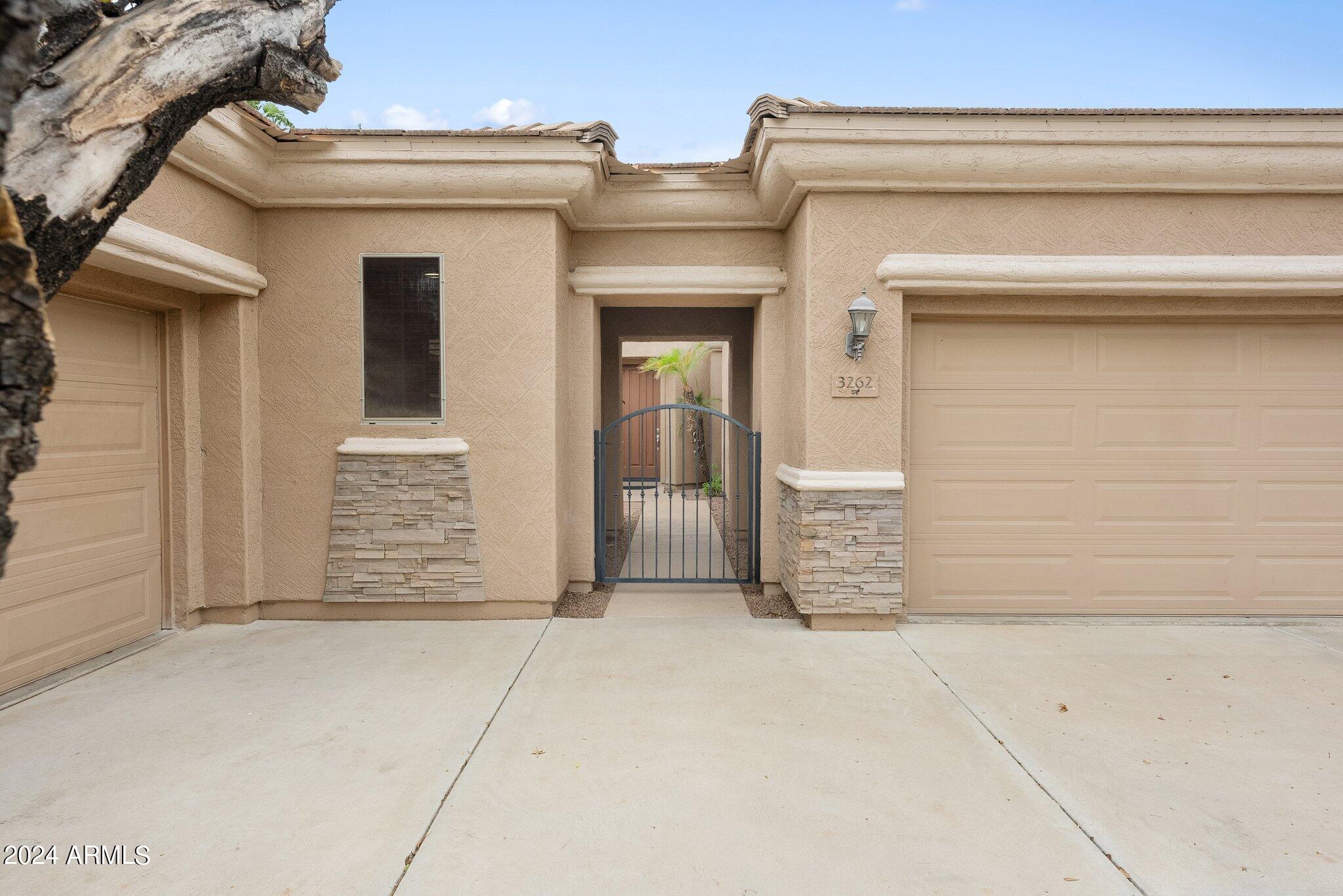 3262 E Oriole Way